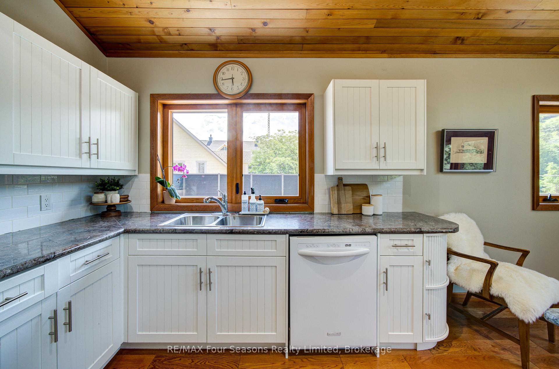 Photo 32 of 141 Jozo Weider Boulevard, Blue Mountains — HOMEH
