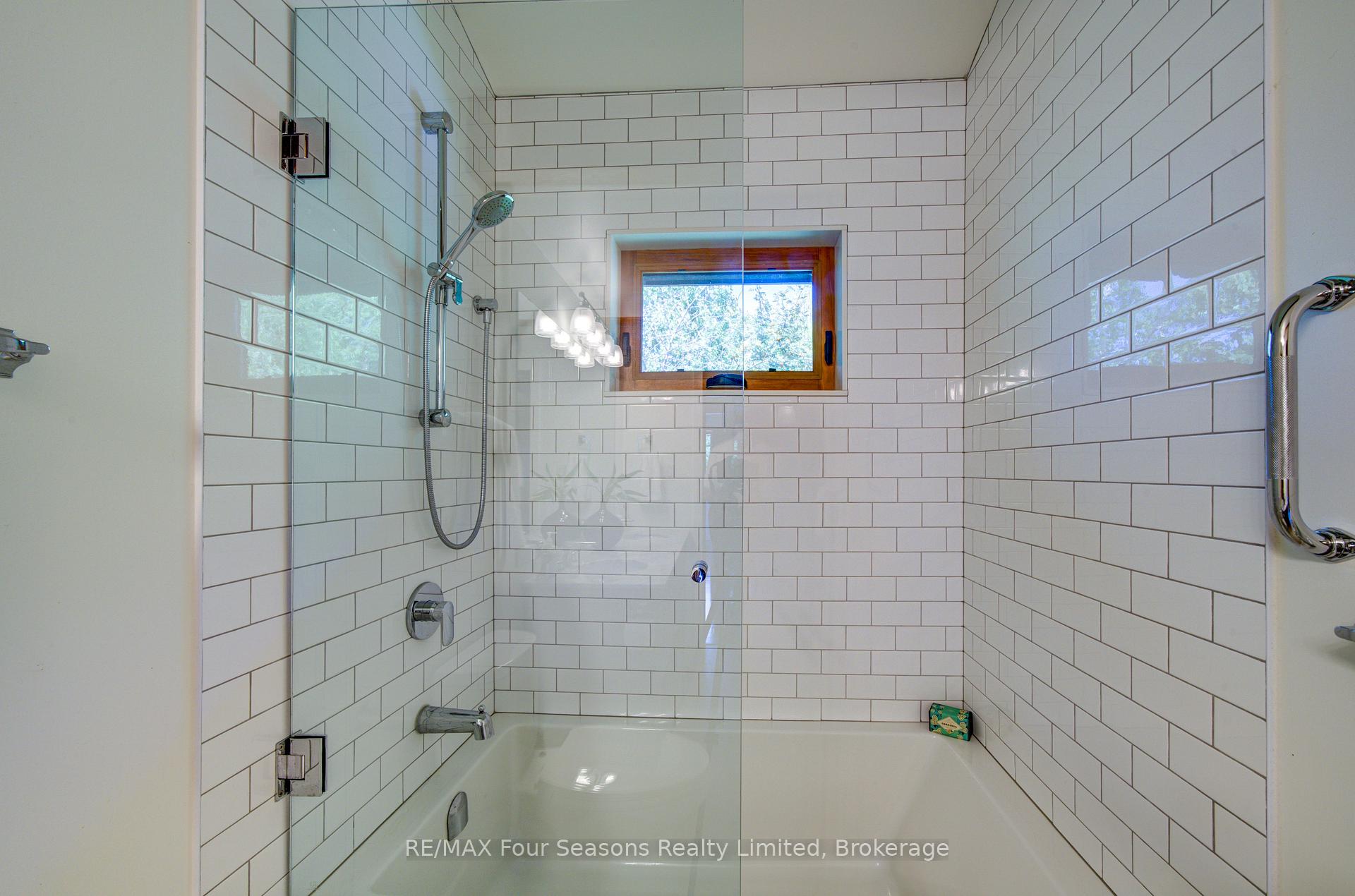 Photo 42 of 141 Jozo Weider Boulevard, Blue Mountains — HOMEH