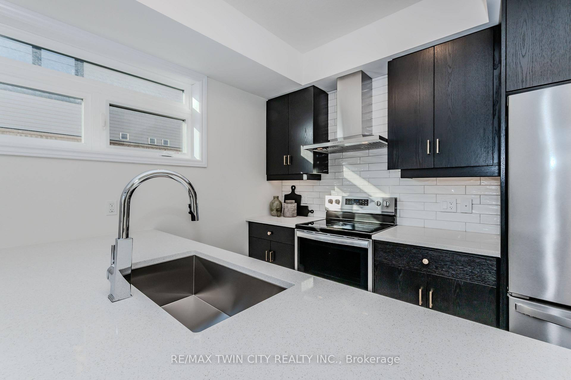 Photo 10 of 22 Lomond Lane, Kitchener, Huron Park — HOMEH