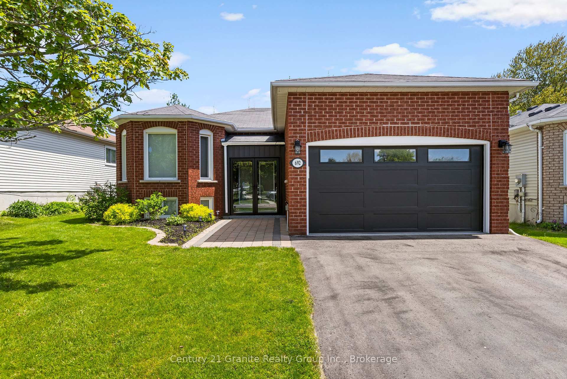 Photo 2 of 692 Ewing Street, Cobourg — HOMEH