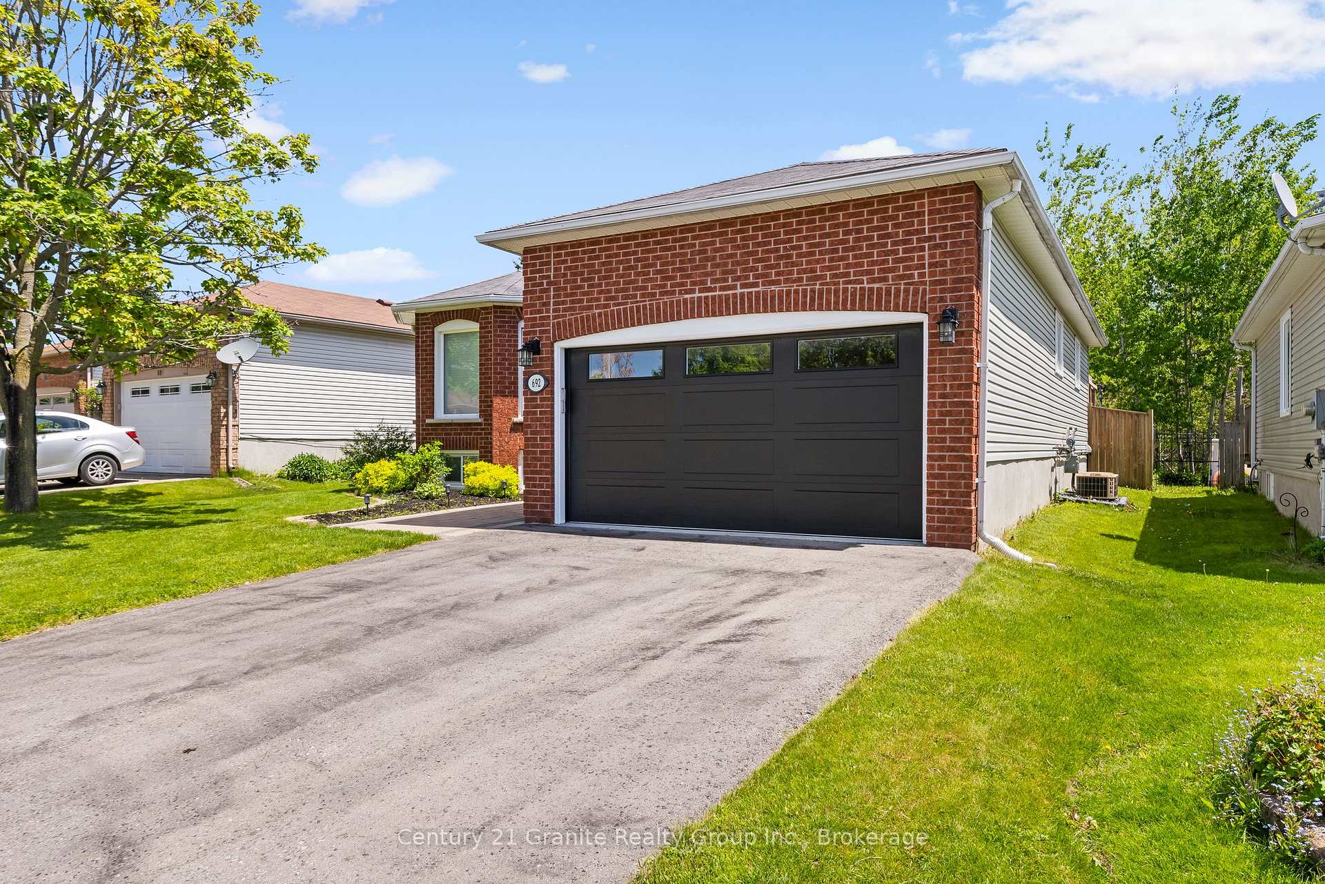 Photo 3 of 692 Ewing Street, Cobourg — HOMEH