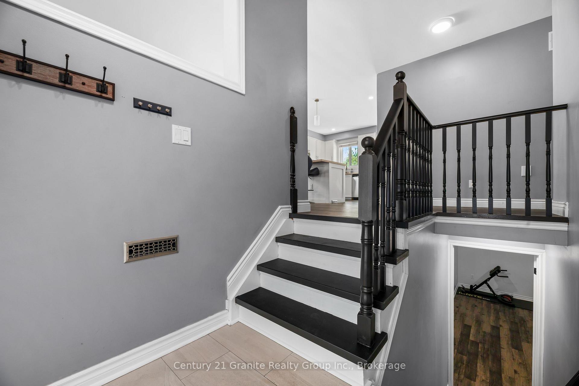 Photo 4 of 692 Ewing Street, Cobourg — HOMEH