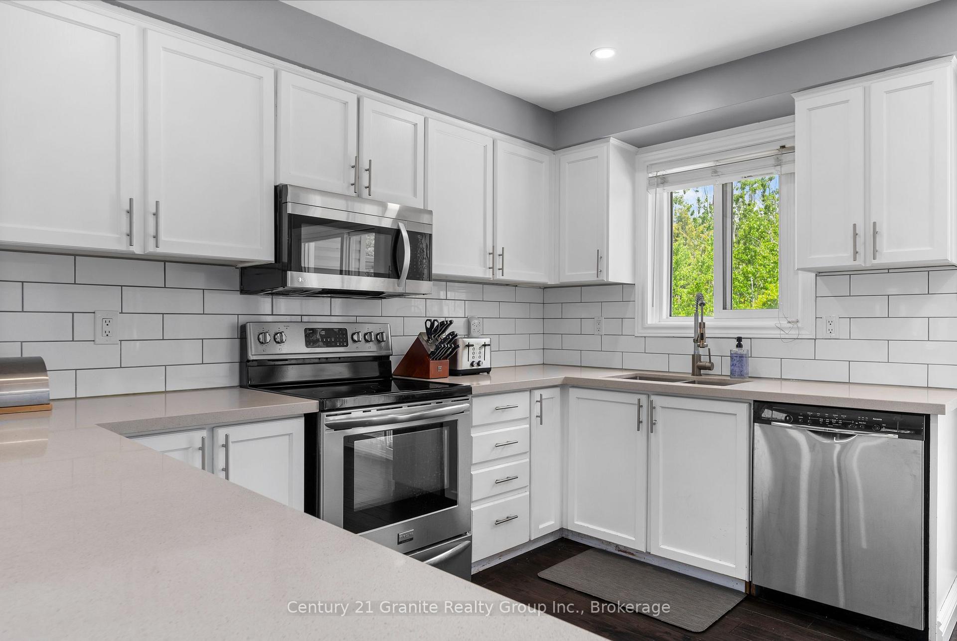 Photo 12 of 692 Ewing Street, Cobourg — HOMEH