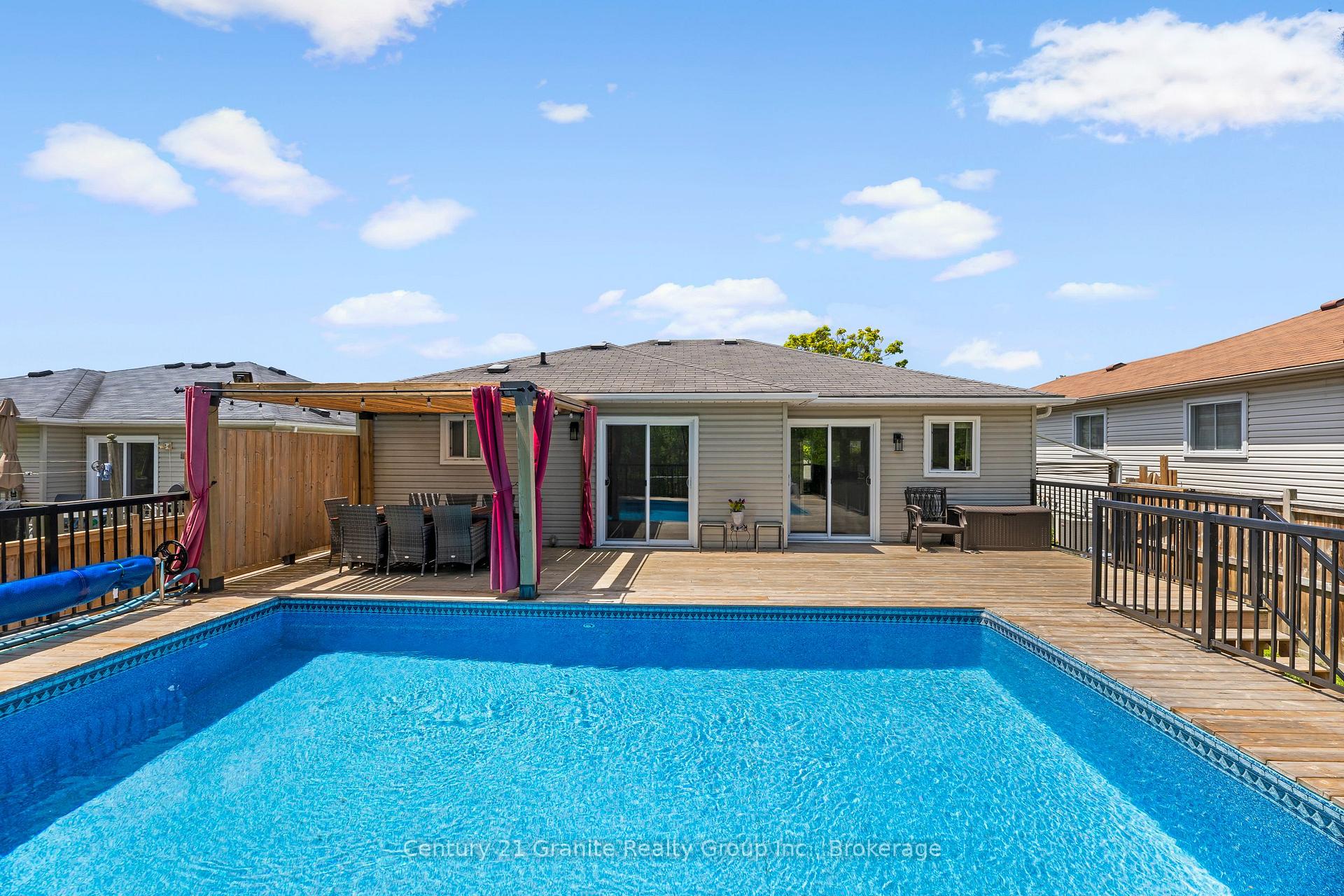 Photo 33 of 692 Ewing Street, Cobourg — HOMEH