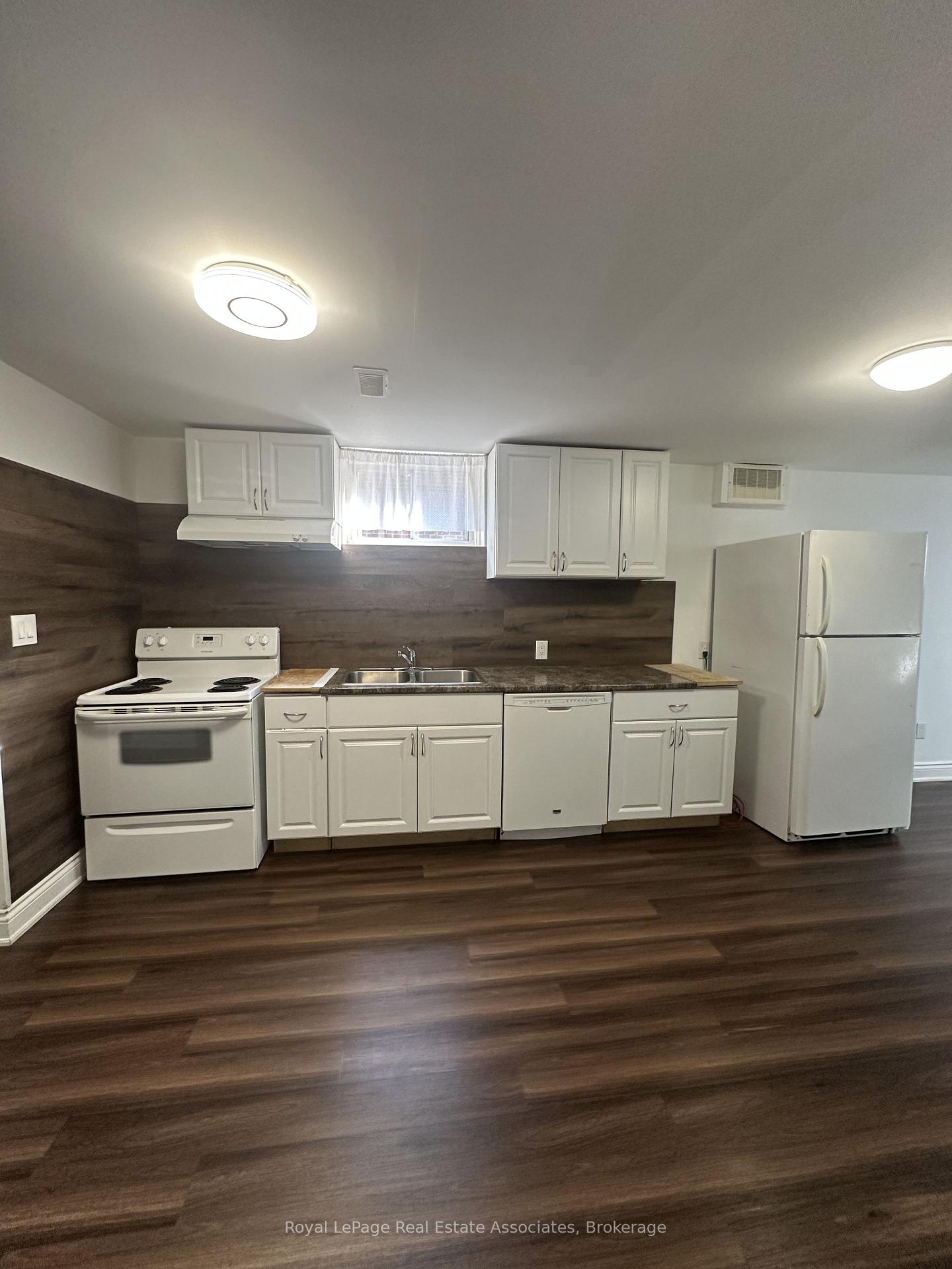 Photo 3 of Unit (Basement), 1590 Coram Crescent, Mississauga, Dixie — HOMEH