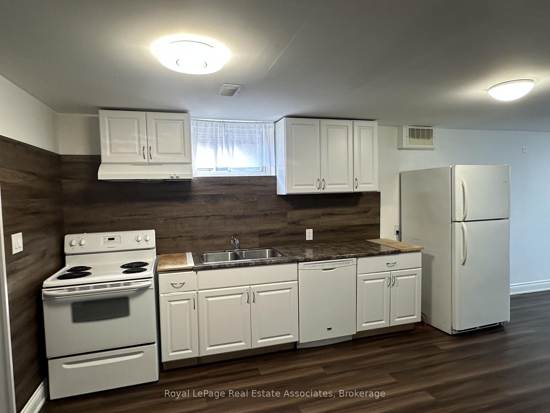 Photo 4 of Unit (Basement), 1590 Coram Crescent, Mississauga, Dixie — HOMEH