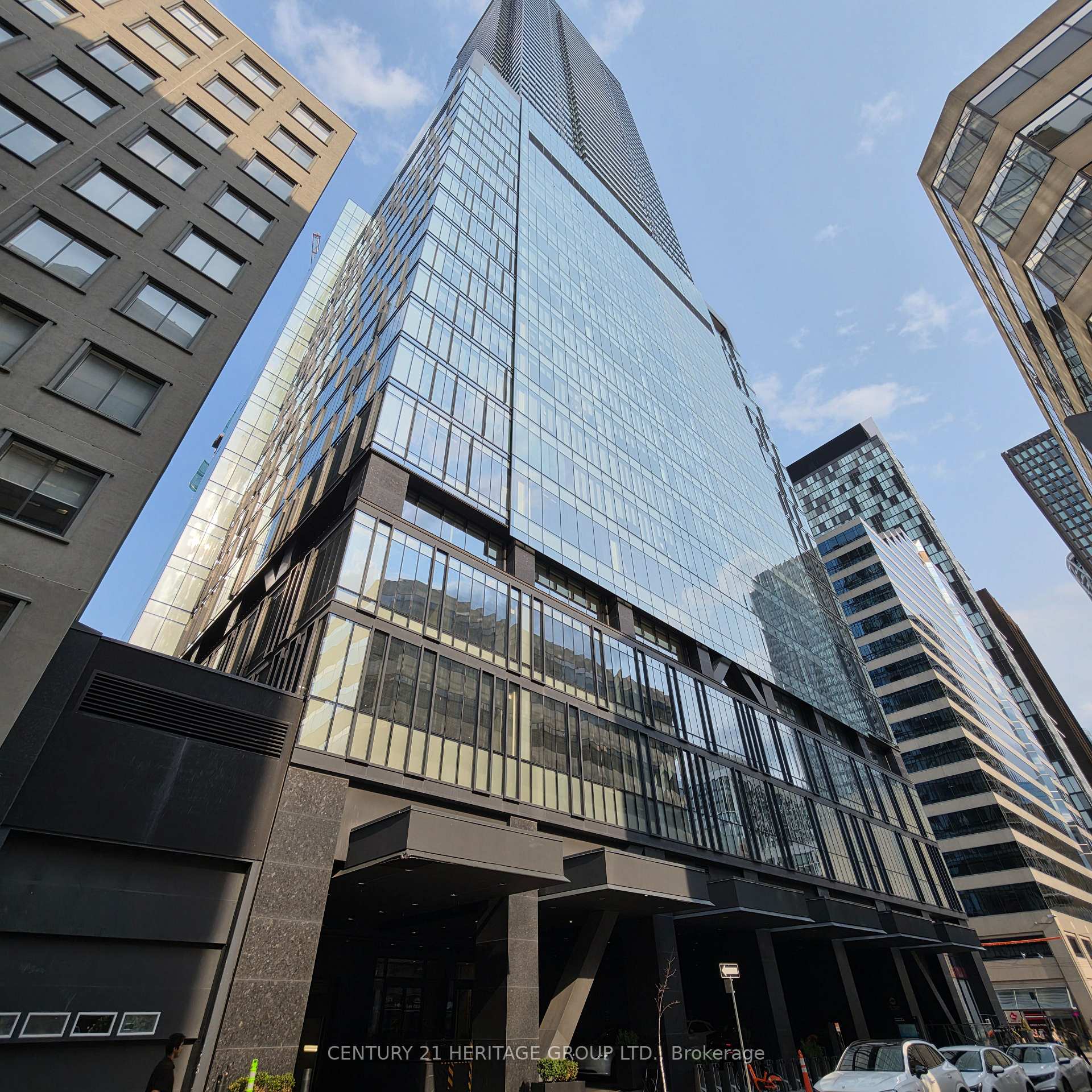 Front of Unit 3005, 488 University Avenue