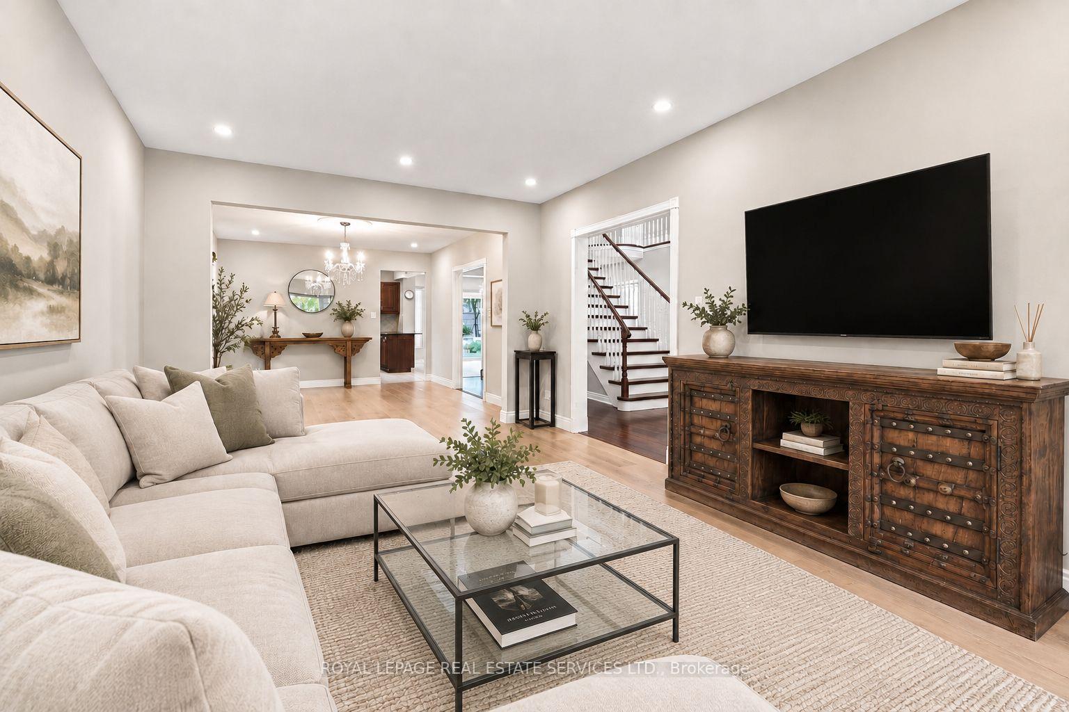 Photo 10 of 1512 Princeton Crescent, Oakville, College Park — HOMEH