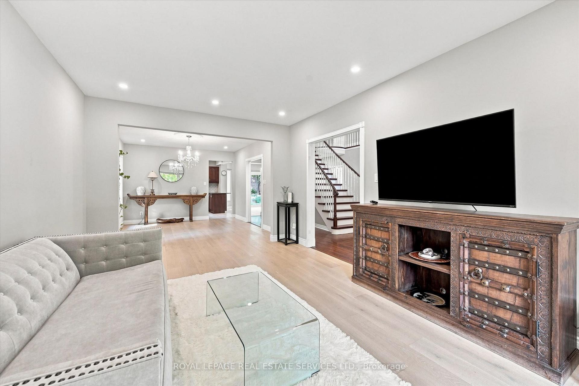 Photo 11 of 1512 Princeton Crescent, Oakville, College Park — HOMEH