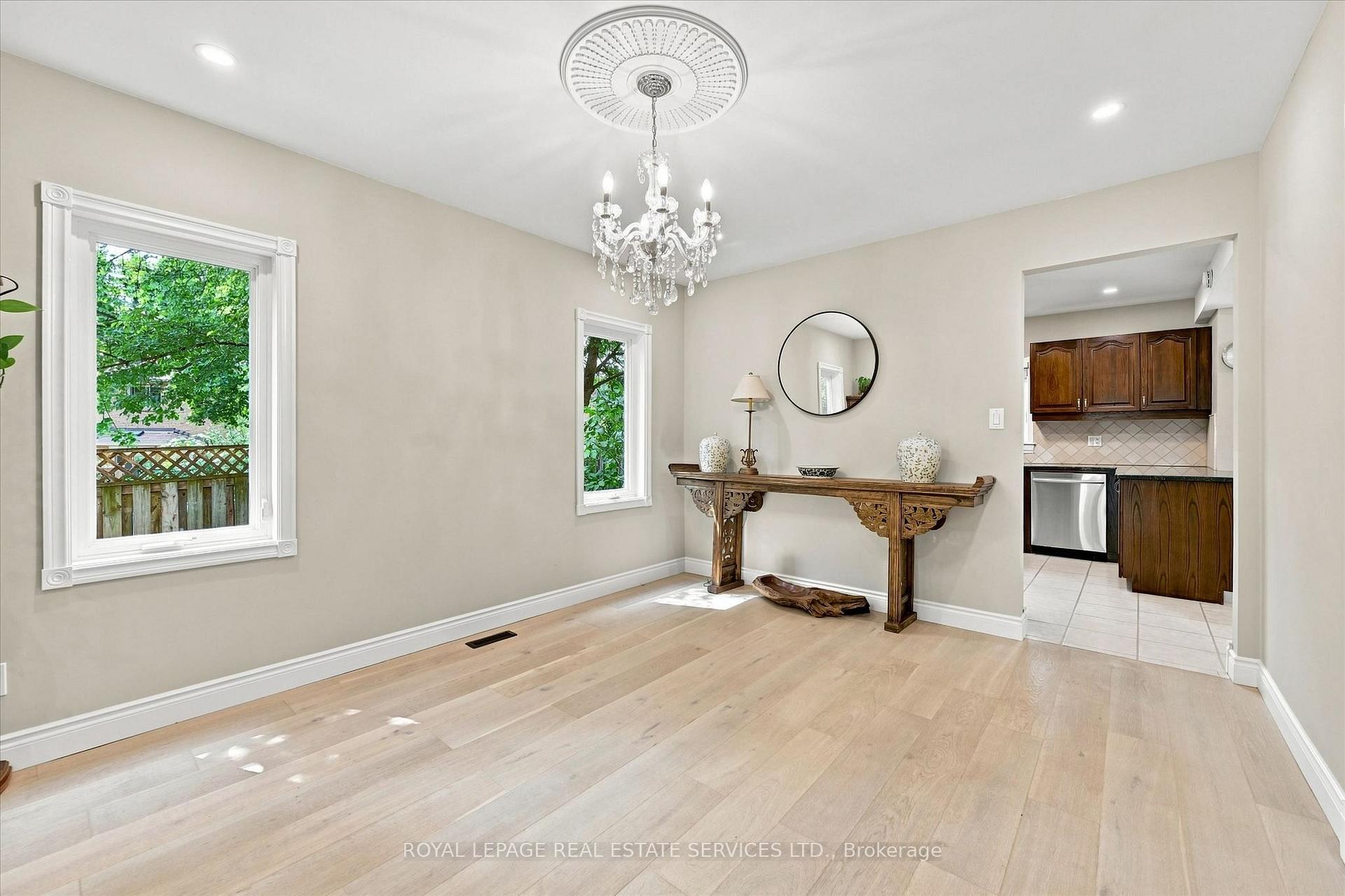 Photo 13 of 1512 Princeton Crescent, Oakville, College Park — HOMEH