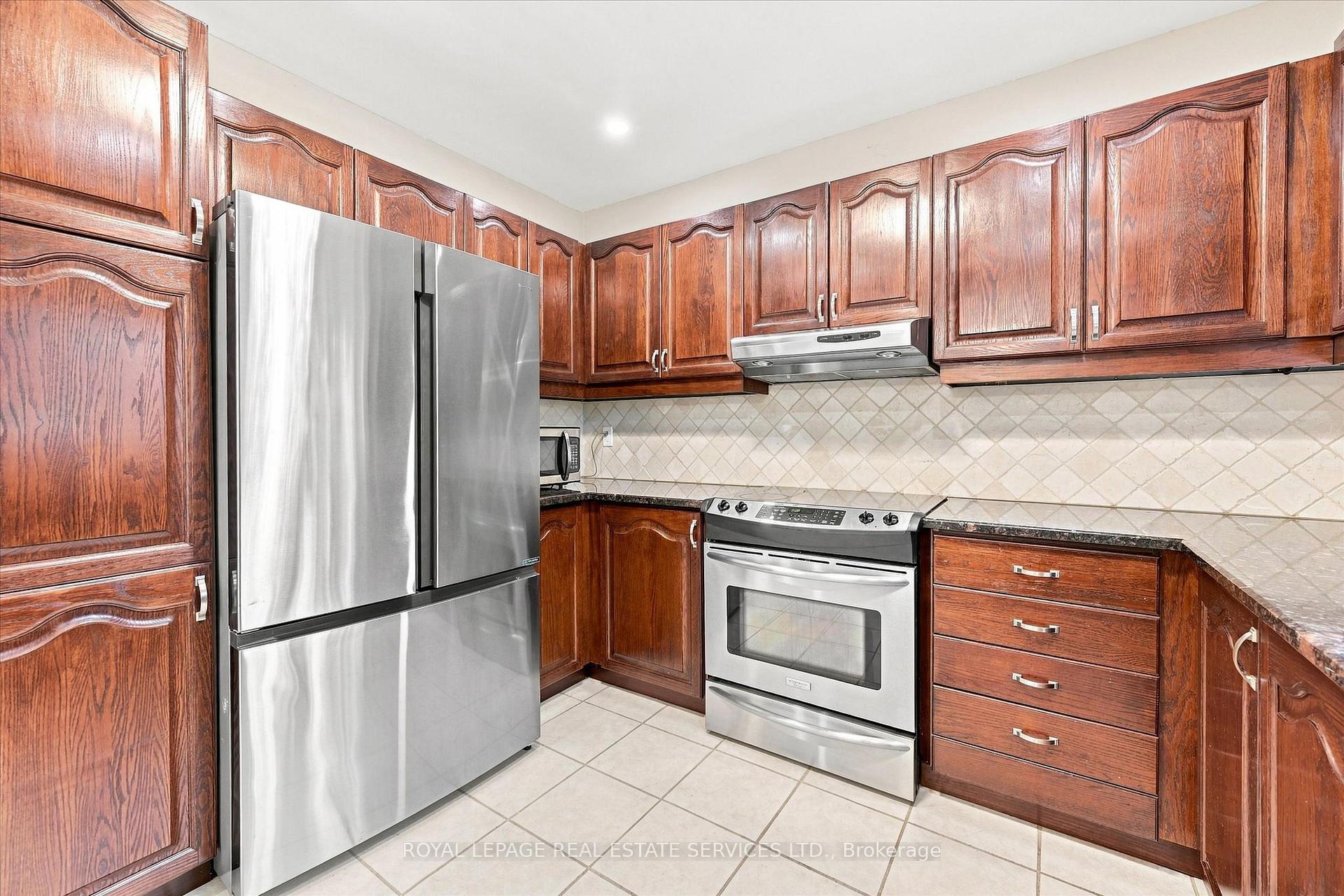 Photo 17 of 1512 Princeton Crescent, Oakville, College Park — HOMEH