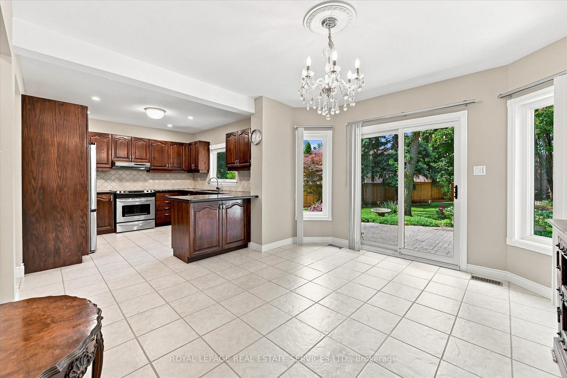 Photo 20 of 1512 Princeton Crescent, Oakville, College Park — HOMEH