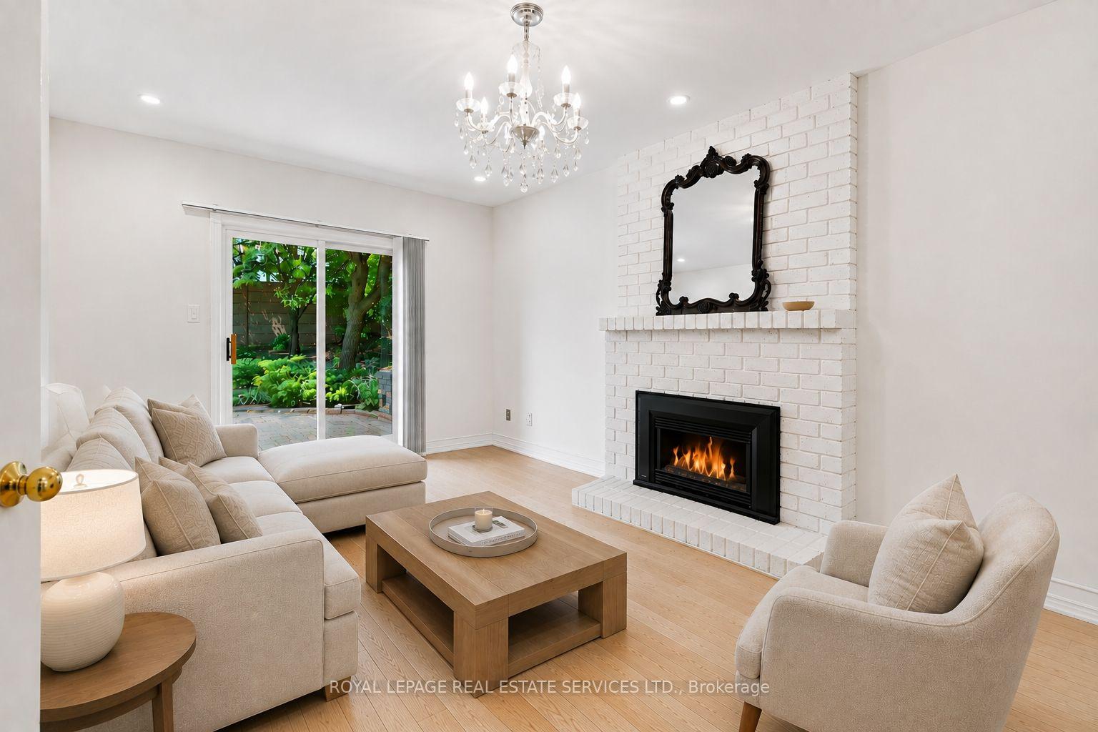 Photo 21 of 1512 Princeton Crescent, Oakville, College Park — HOMEH