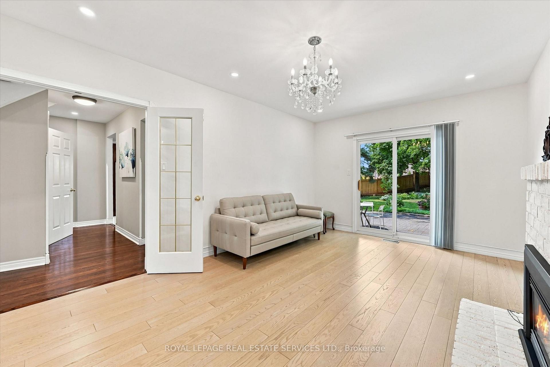Photo 25 of 1512 Princeton Crescent, Oakville, College Park — HOMEH