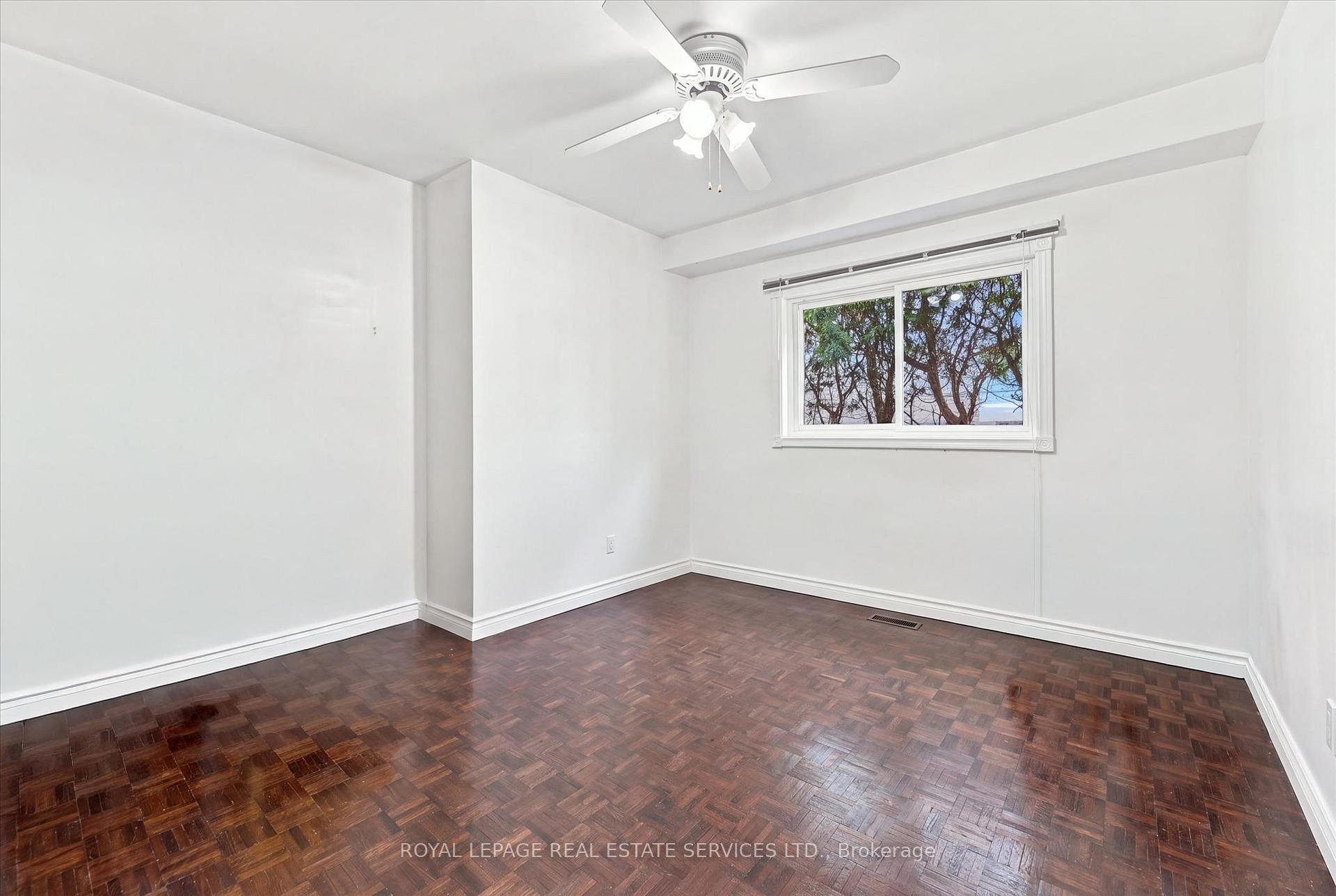 Photo 26 of 1512 Princeton Crescent, Oakville, College Park — HOMEH