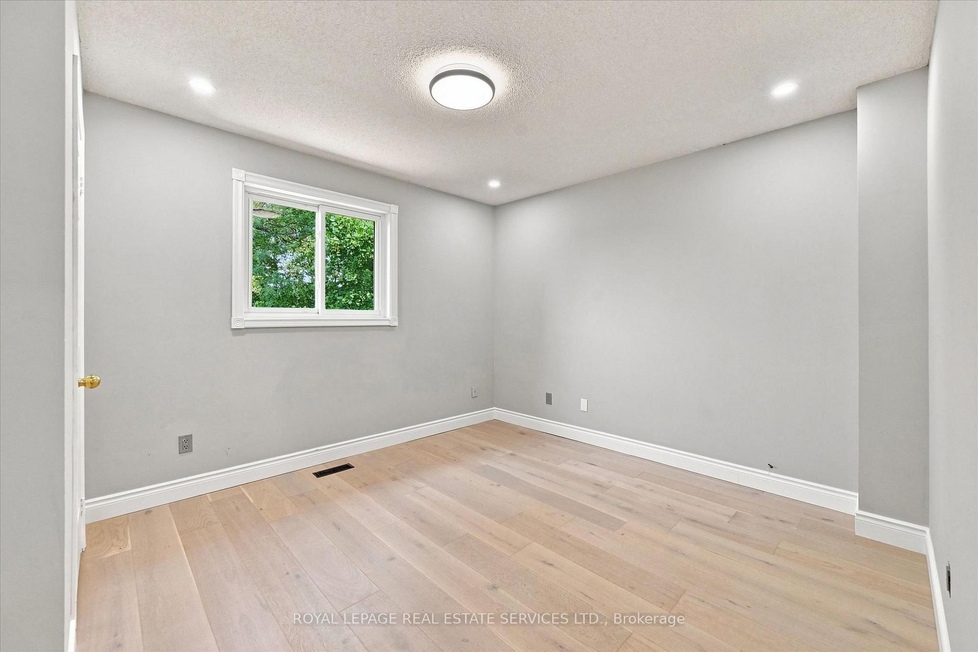 Photo 35 of 1512 Princeton Crescent, Oakville, College Park — HOMEH