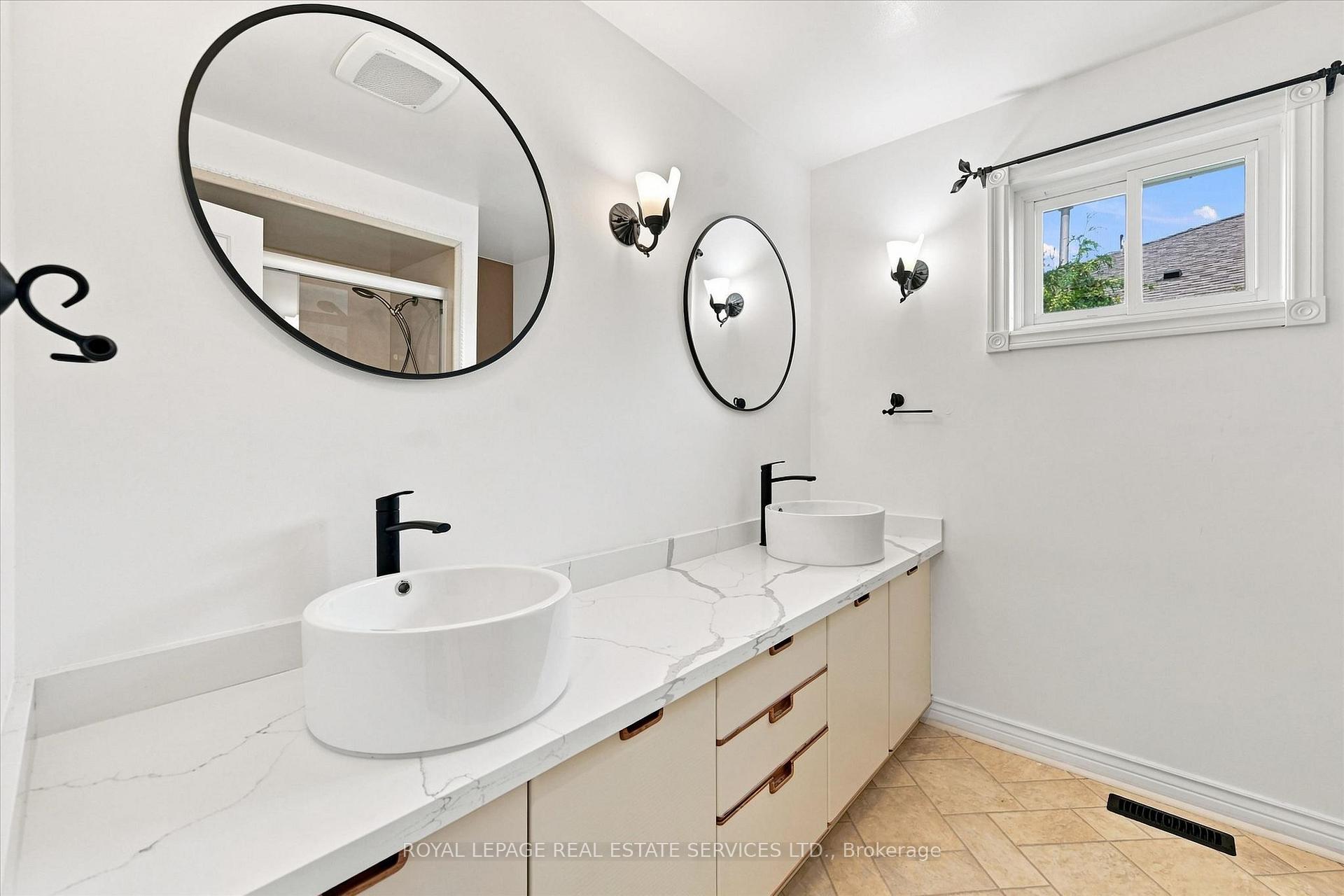 Photo 37 of 1512 Princeton Crescent, Oakville, College Park — HOMEH