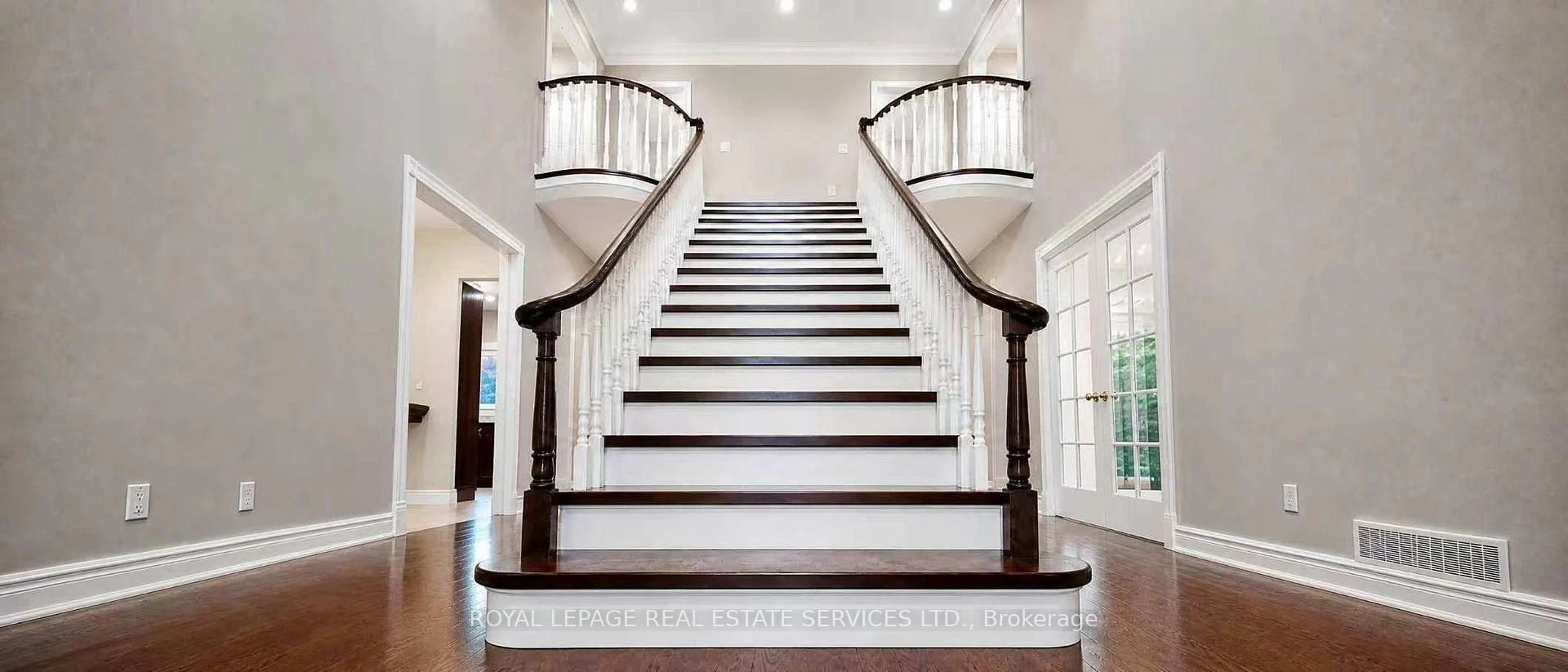 Photo 5 of 1512 Princeton Crescent, Oakville, College Park — HOMEH