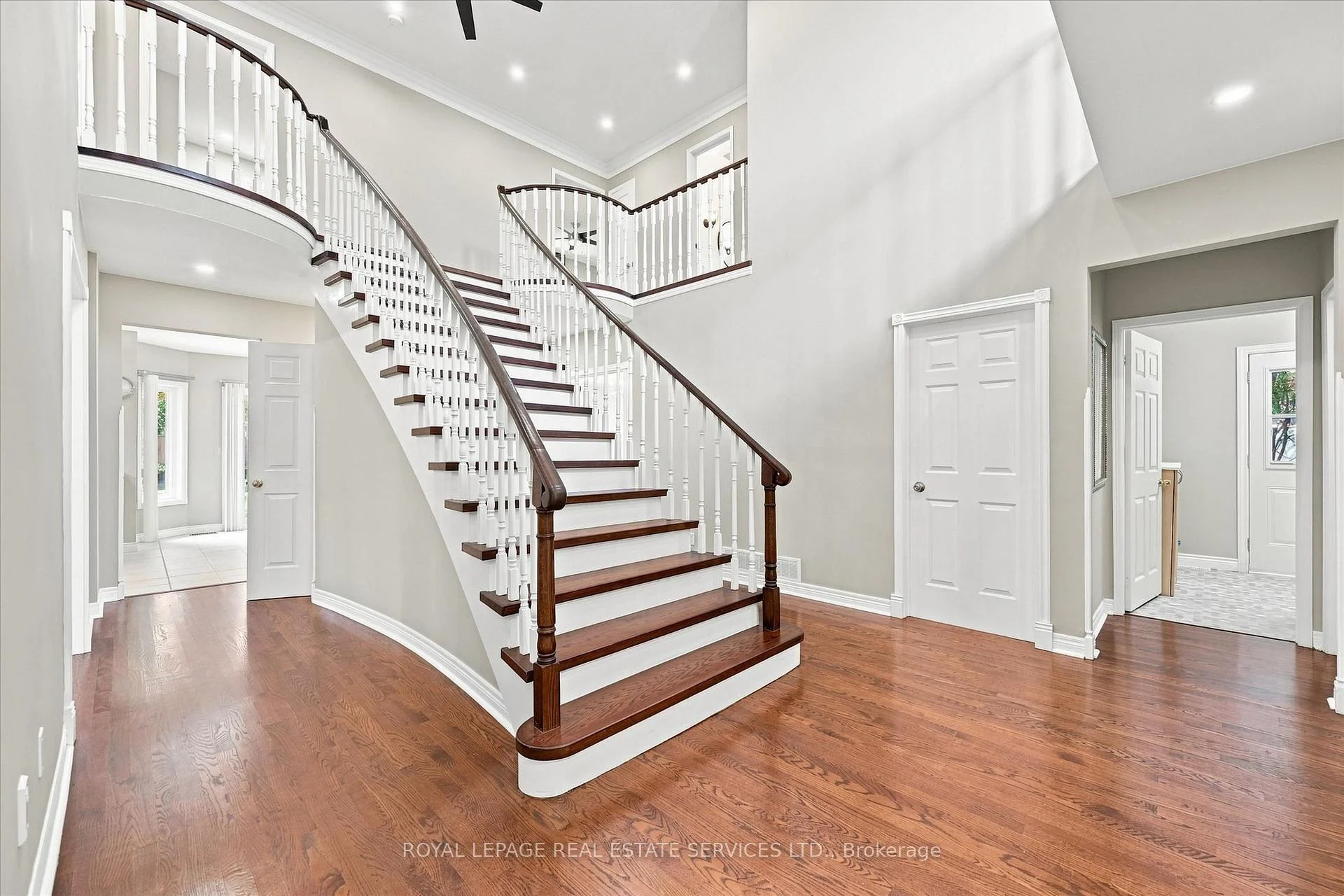 Photo 7 of 1512 Princeton Crescent, Oakville, College Park — HOMEH
