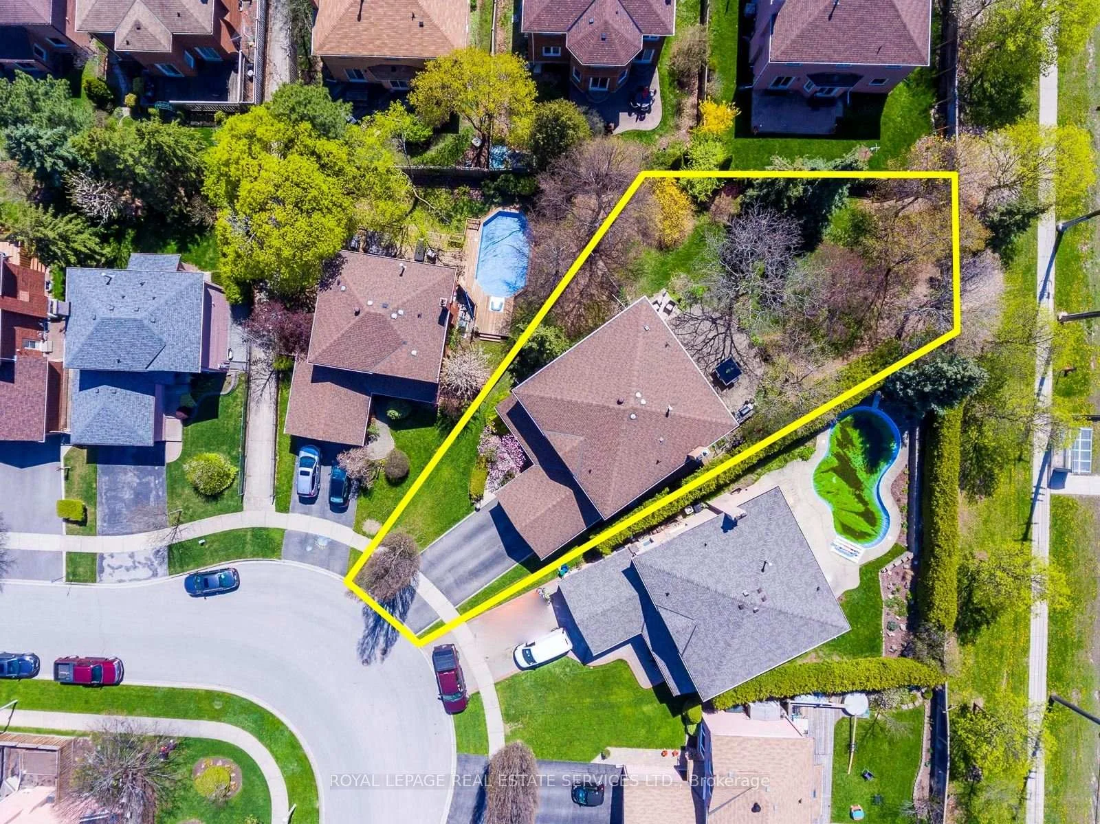 Photo 4 of 1512 Princeton Crescent, Oakville, College Park — HOMEH