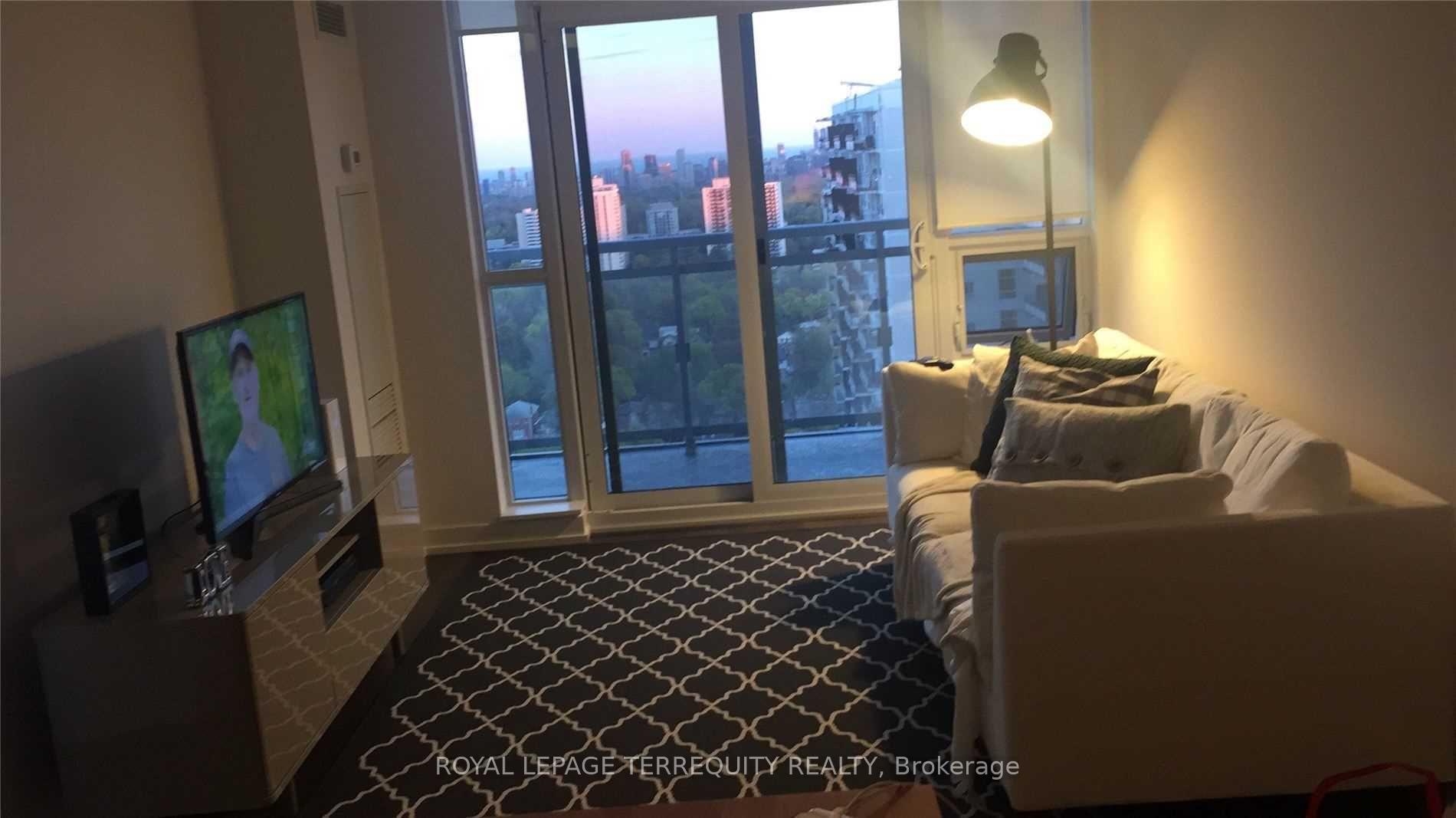 Photo 4 of Unit 2419, 98 Lillian Street, Toronto, Mount Pleasant West — HOMEH