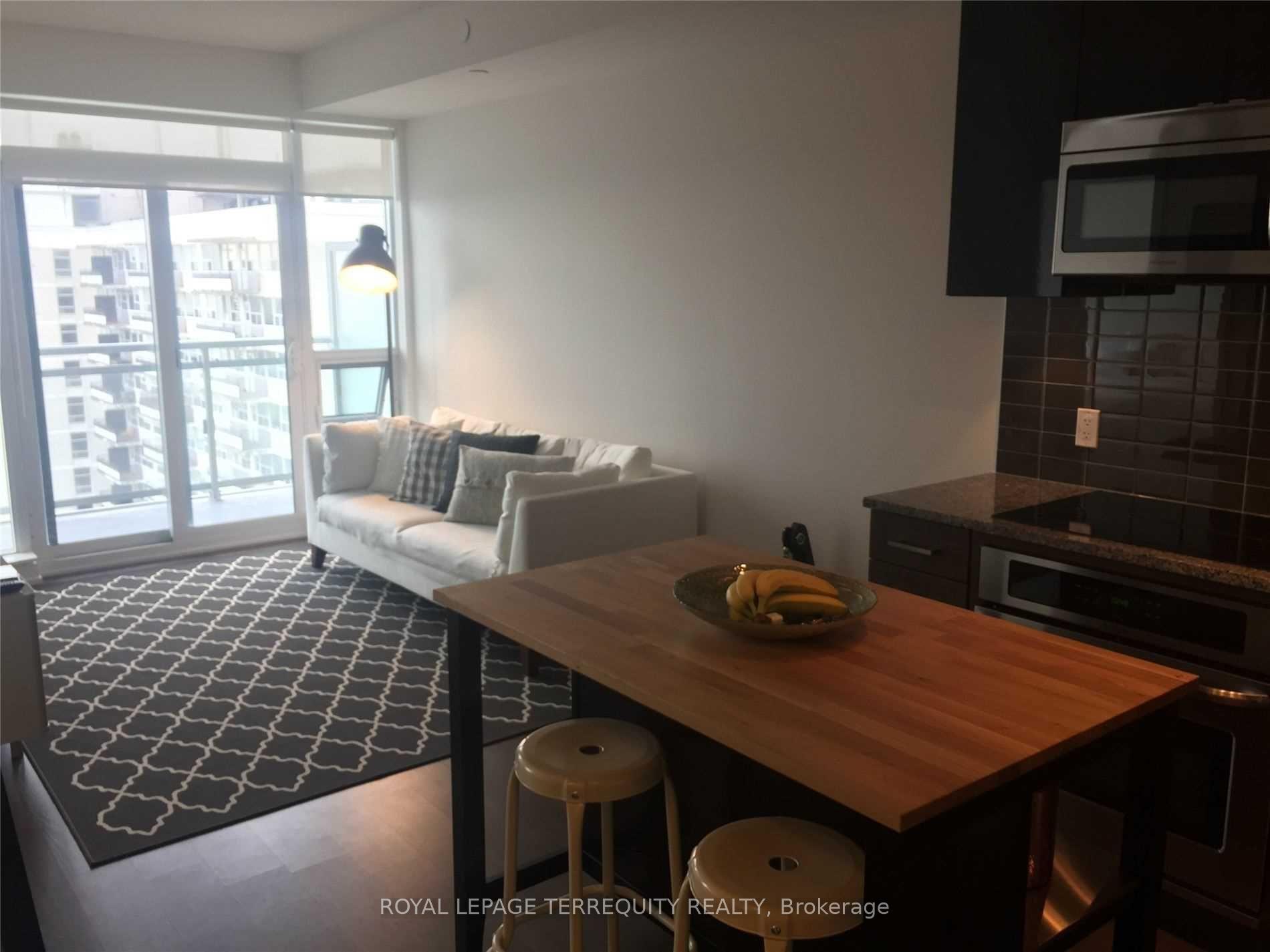 Photo 5 of Unit 2419, 98 Lillian Street, Toronto, Mount Pleasant West — HOMEH