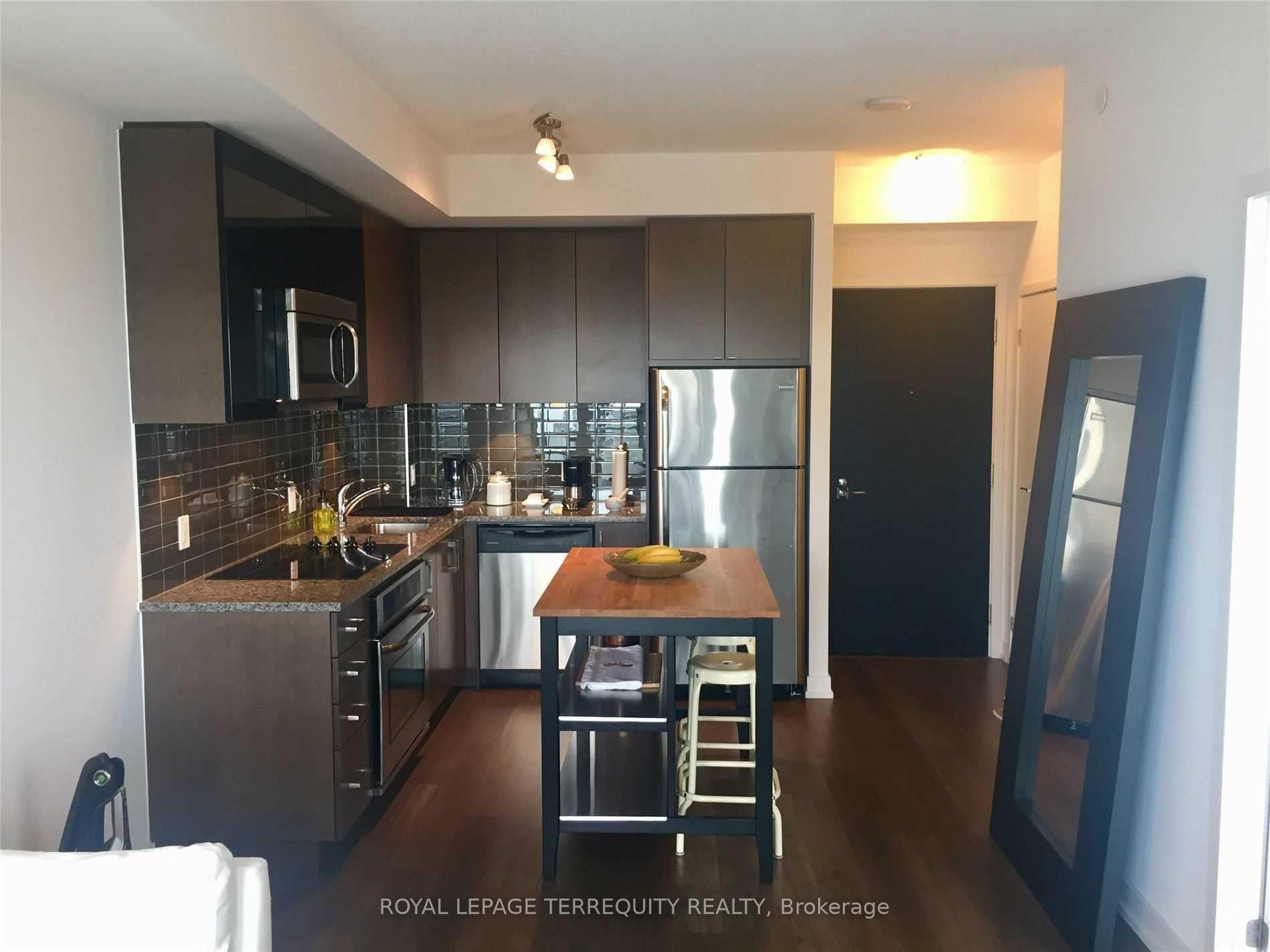 Photo 6 of Unit 2419, 98 Lillian Street, Toronto, Mount Pleasant West — HOMEH