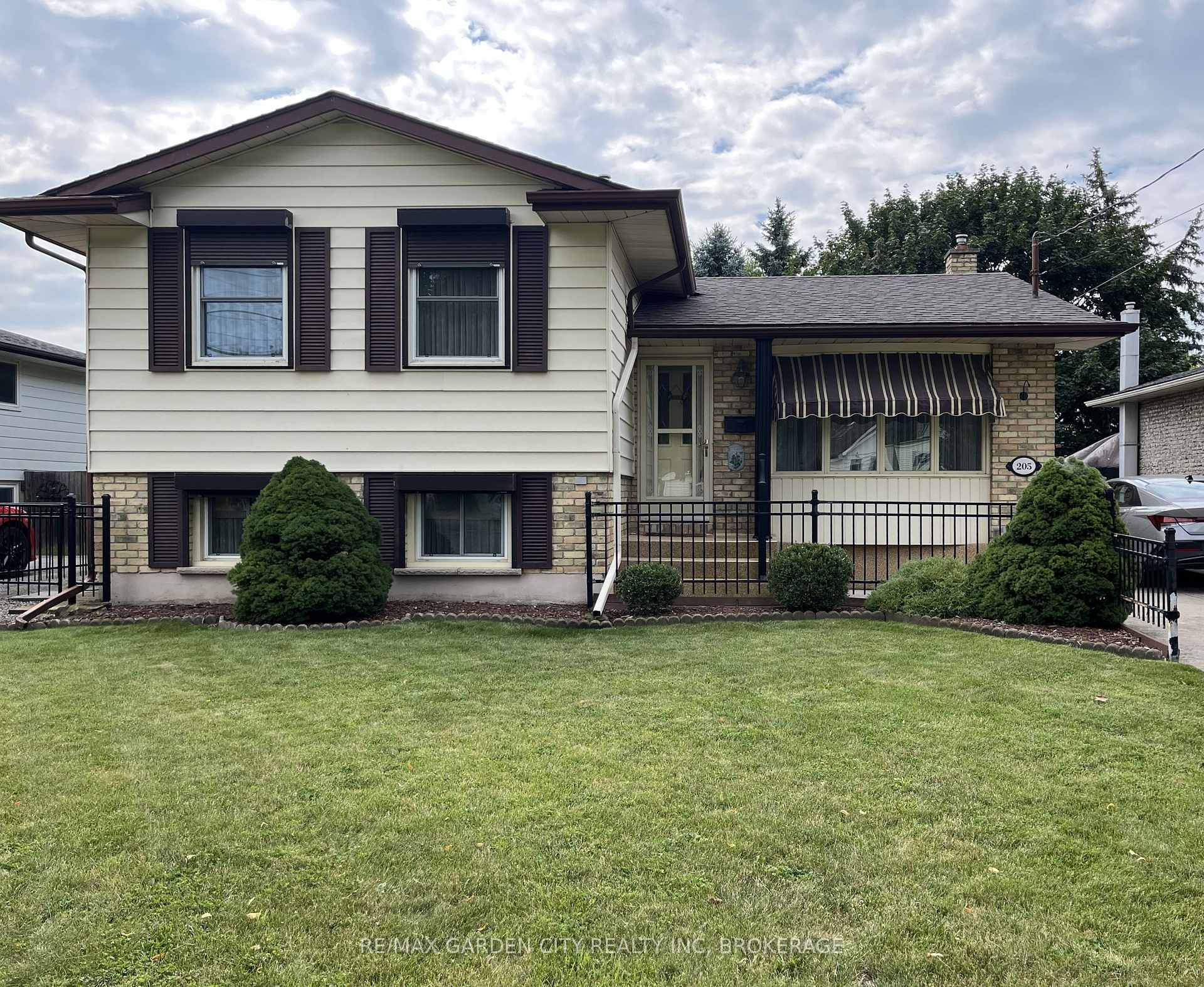 Photo 1 of 205 Rykert Street, St. Catharines, Rykert/Vansickle — HOMEH