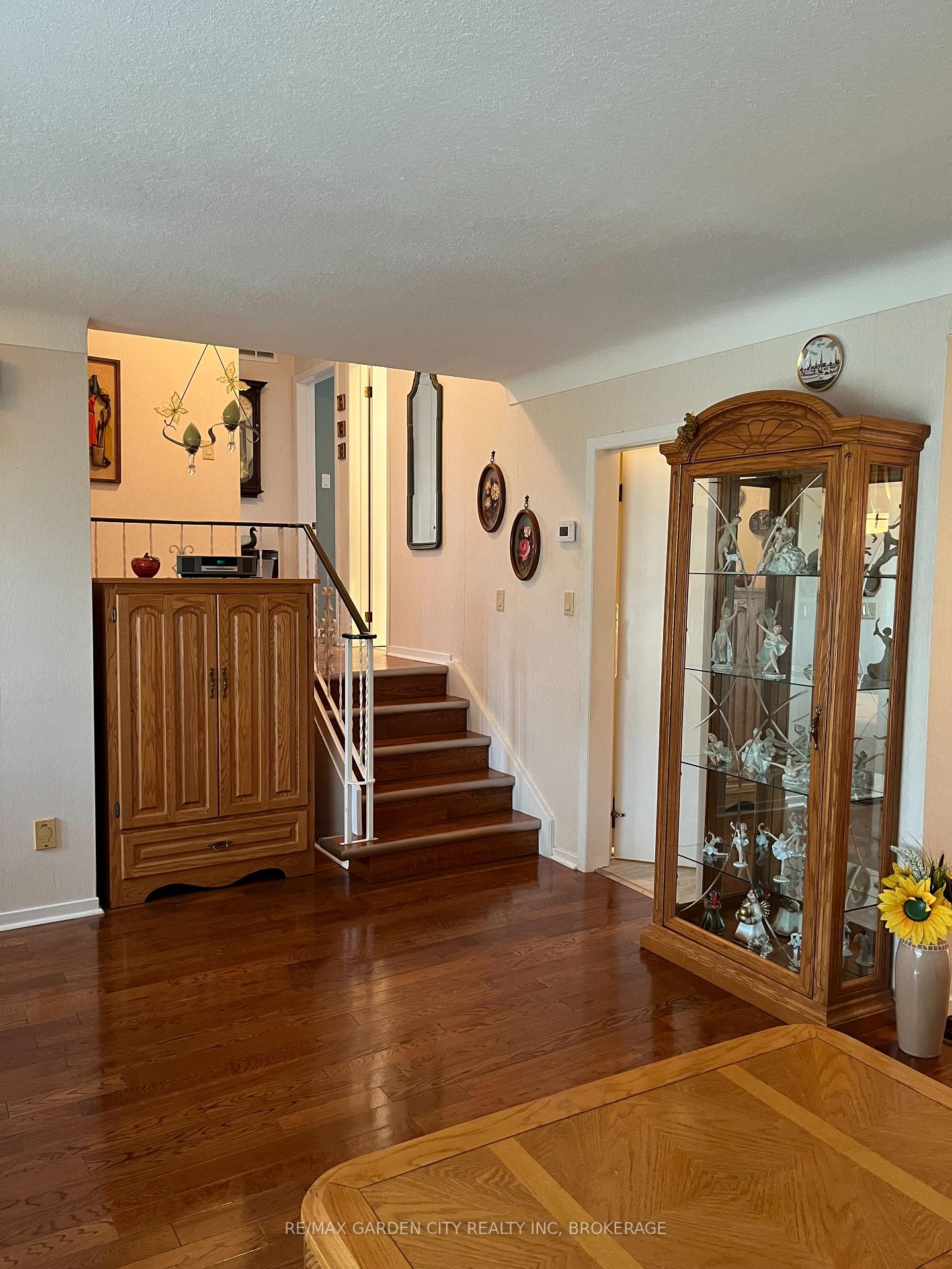 Photo 3 of 205 Rykert Street, St. Catharines, Rykert/Vansickle — HOMEH