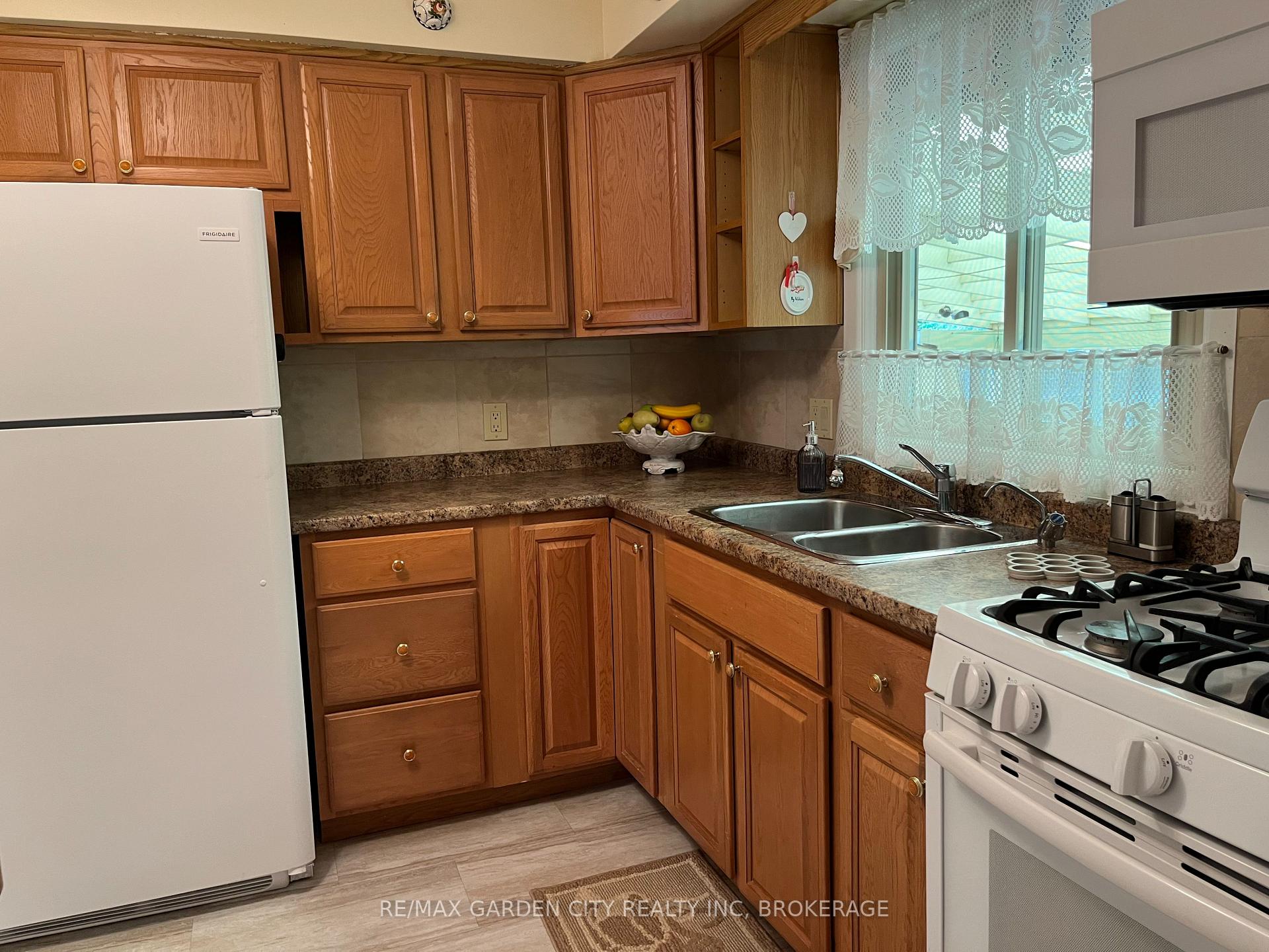 Photo 4 of 205 Rykert Street, St. Catharines, Rykert/Vansickle — HOMEH
