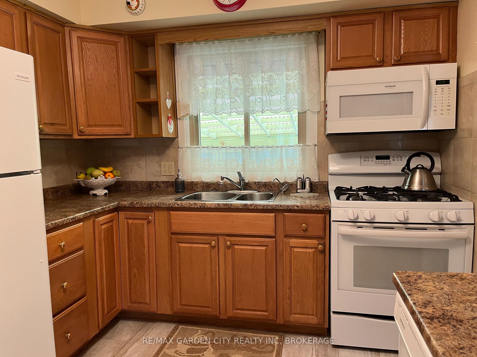 Photo 5 of 205 Rykert Street, St. Catharines, Rykert/Vansickle — HOMEH