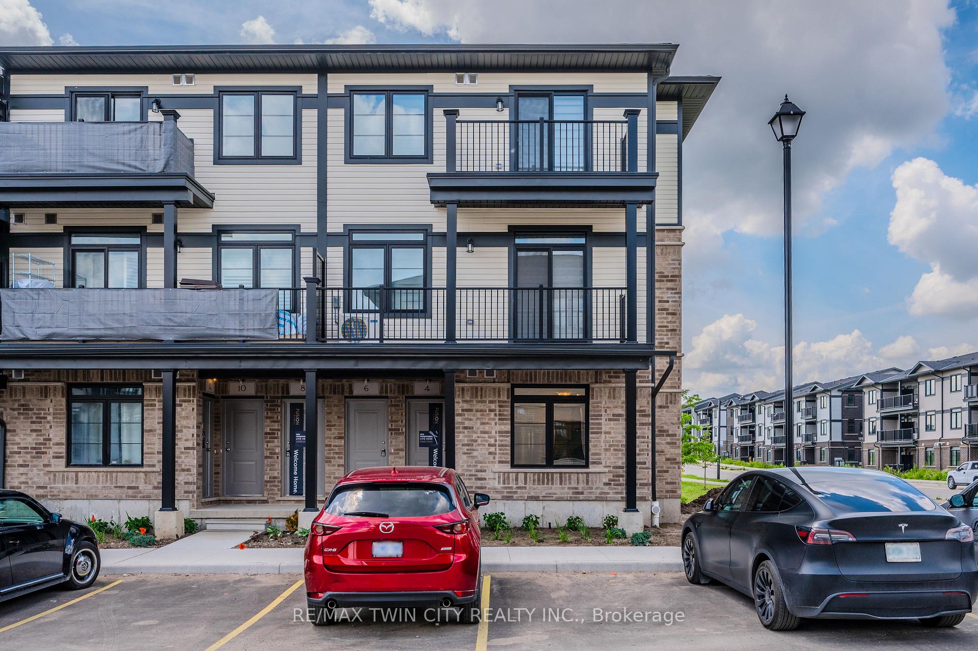 Photo 1 of 39 Lomond Lane, Kitchener, Civic Centre — HOMEH