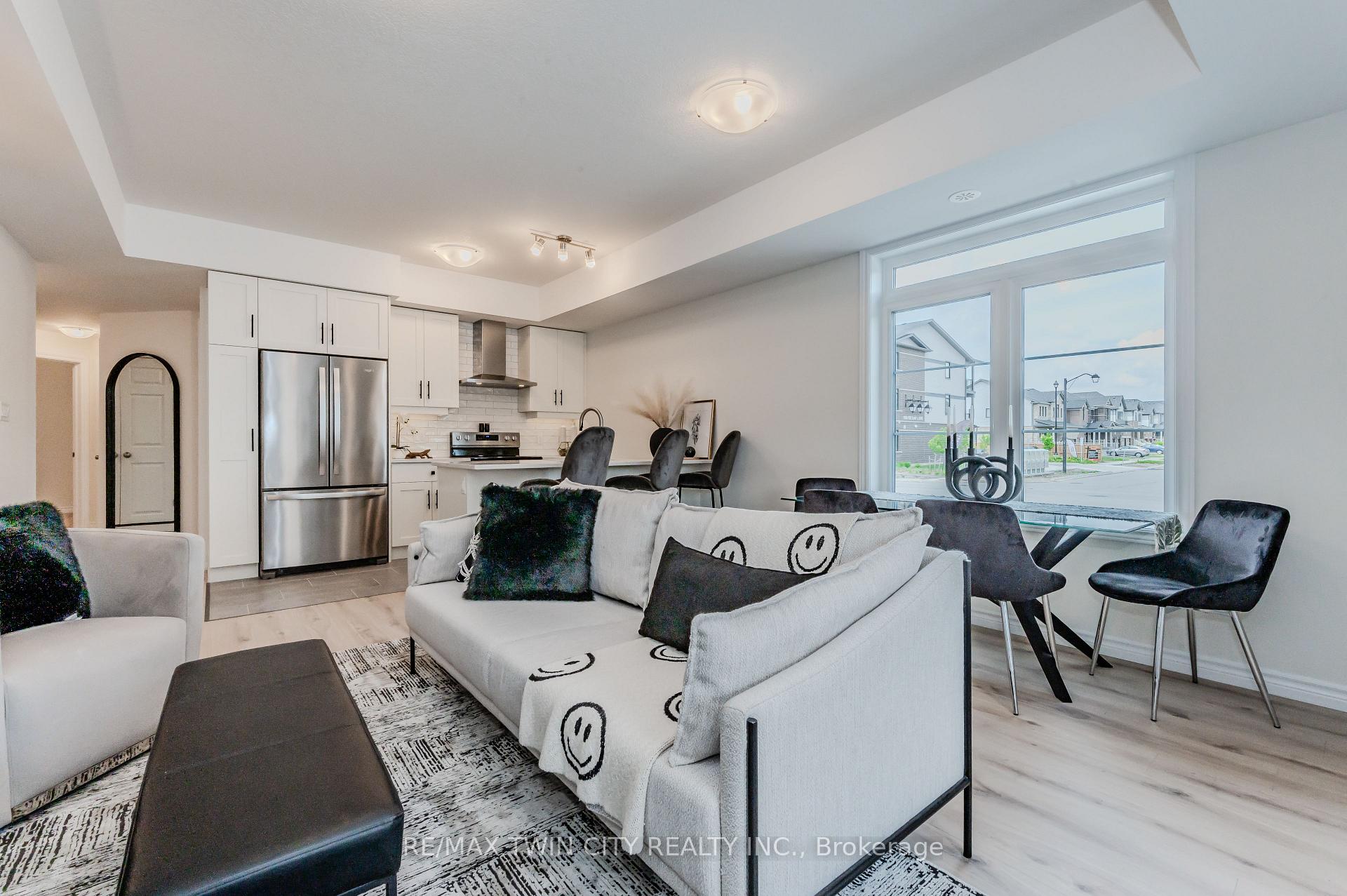 Photo 7 of 39 Lomond Lane, Kitchener, Civic Centre — HOMEH