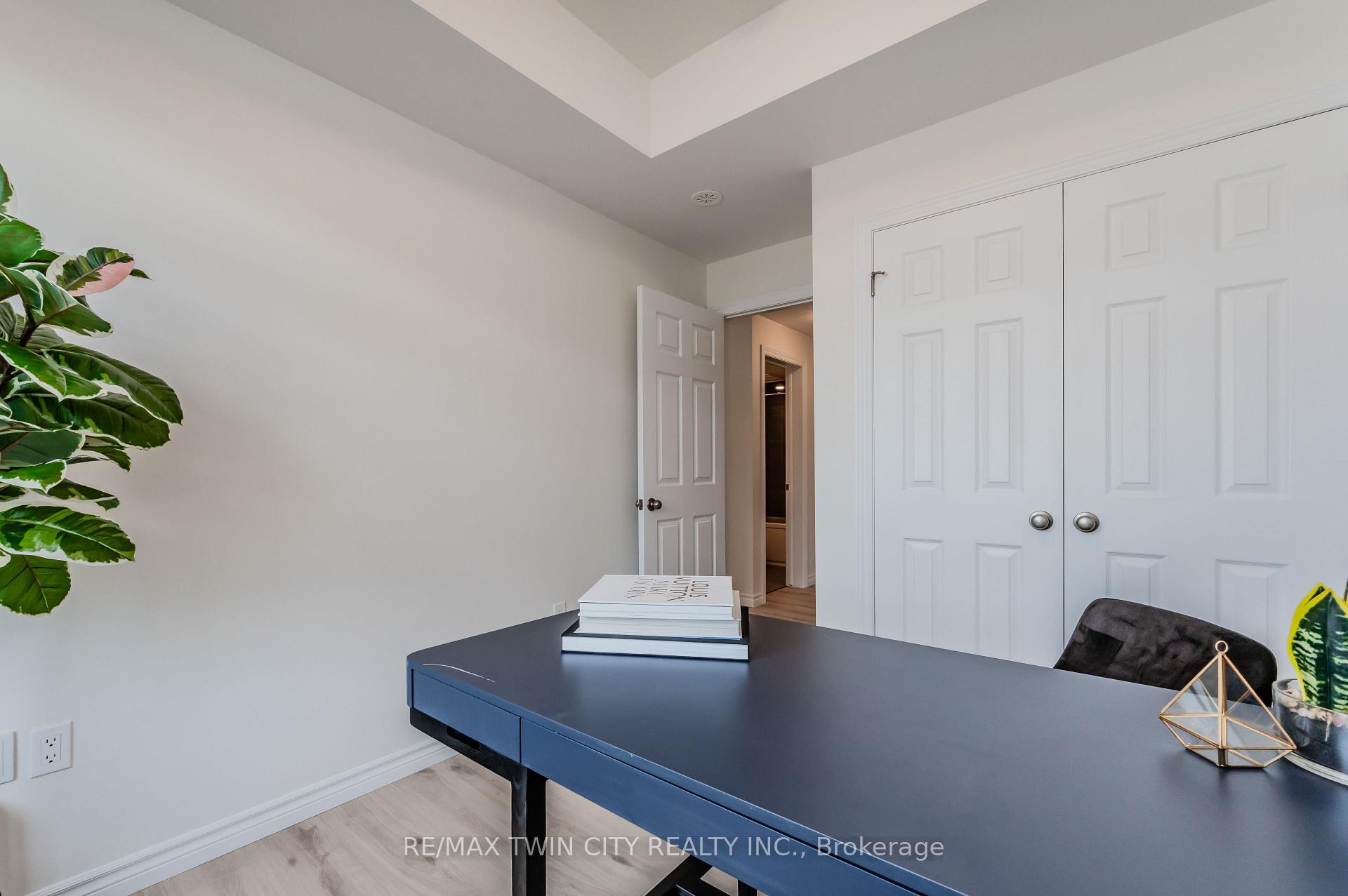 Photo 18 of 39 Lomond Lane, Kitchener, Civic Centre — HOMEH