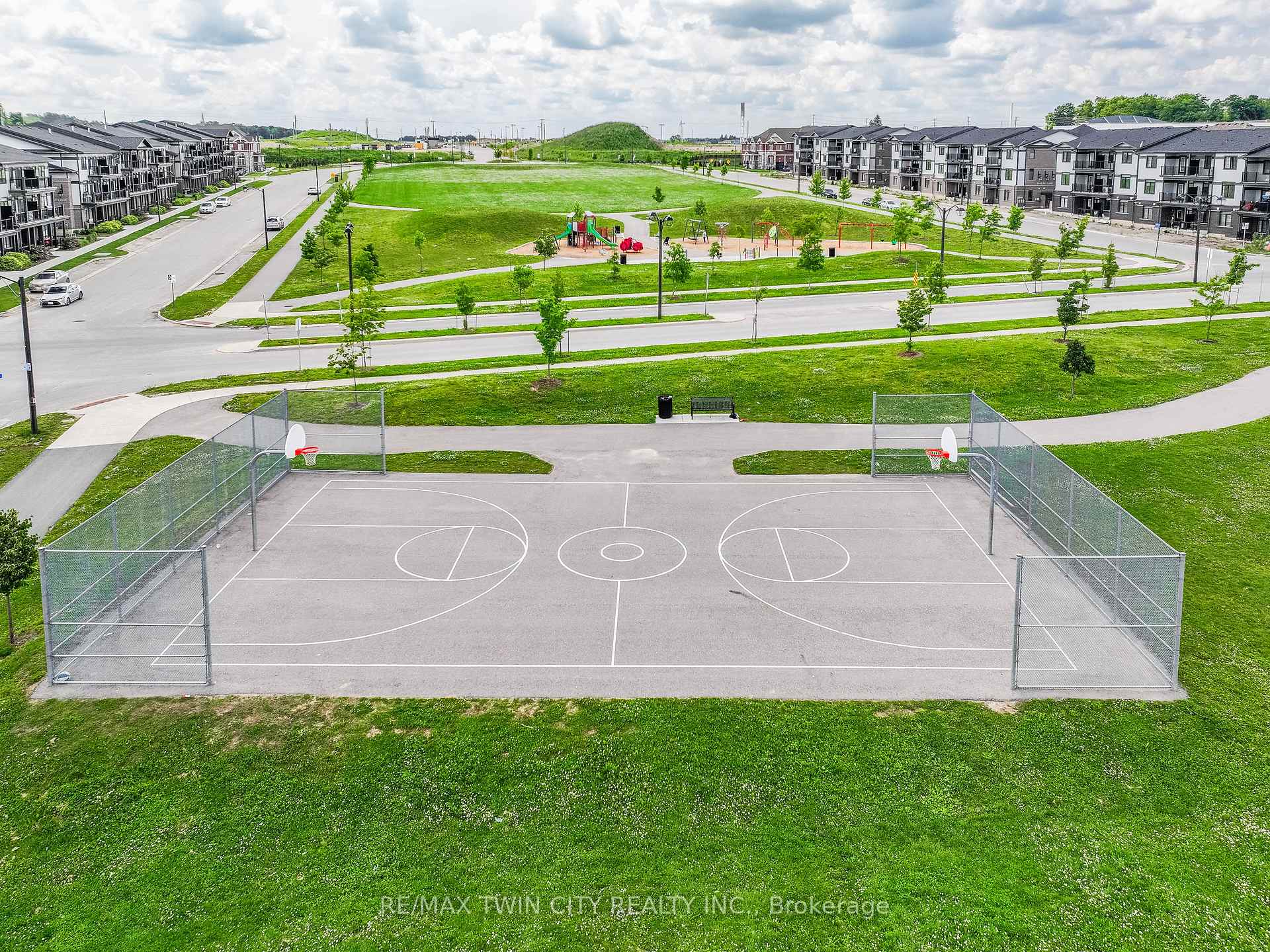 Photo 45 of 39 Lomond Lane, Kitchener, Civic Centre — HOMEH