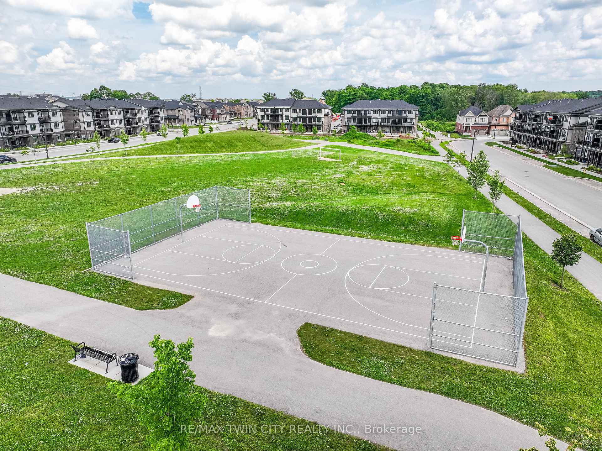 Photo 46 of 39 Lomond Lane, Kitchener, Civic Centre — HOMEH