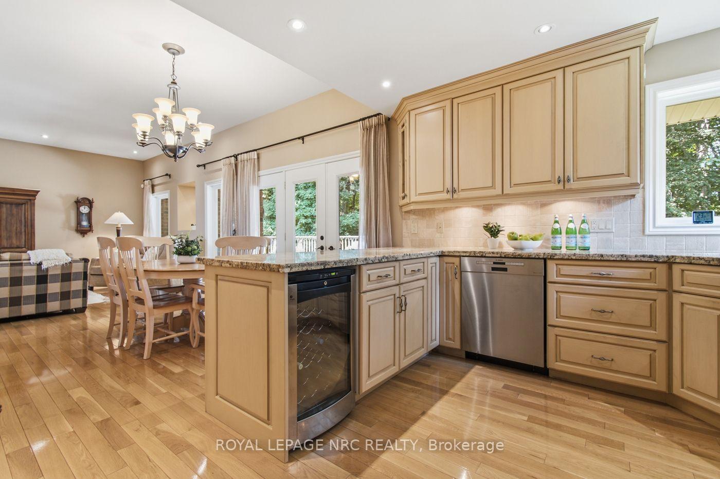 Photo 16 of 79 Cherry Ridge Boulevard, Pelham, Fenwick — HOMEH