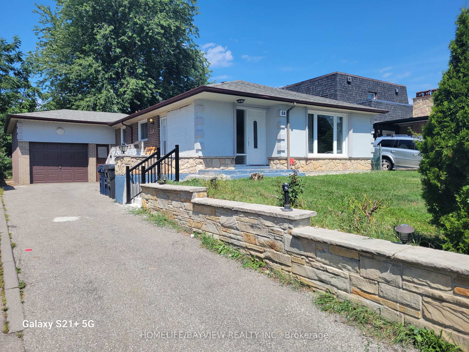 Front of 68 Broadoaks(main floor only) Drive