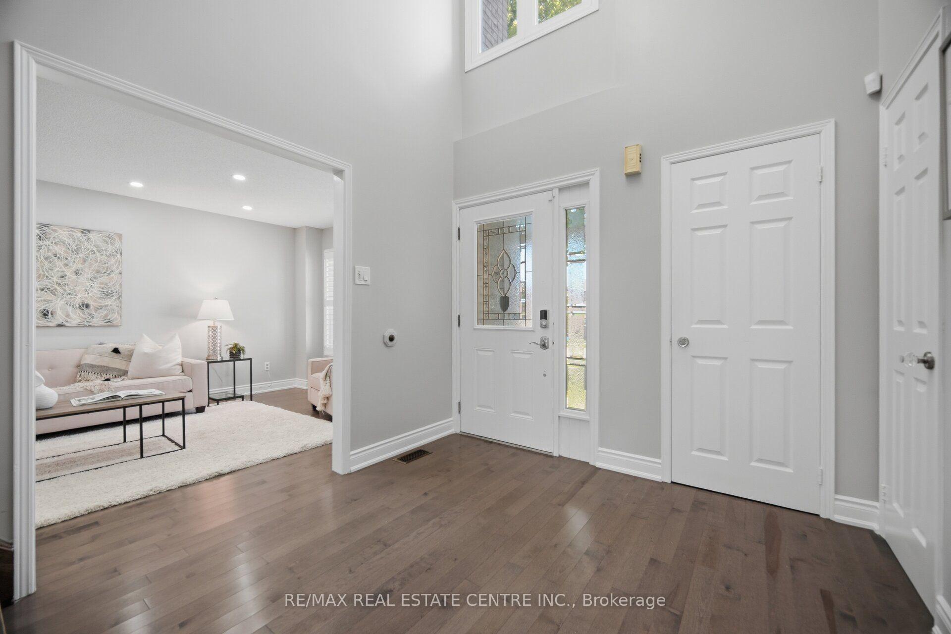Photo 3 of 1558 Highbrook Avenue, Mississauga, East Credit — HOMEH