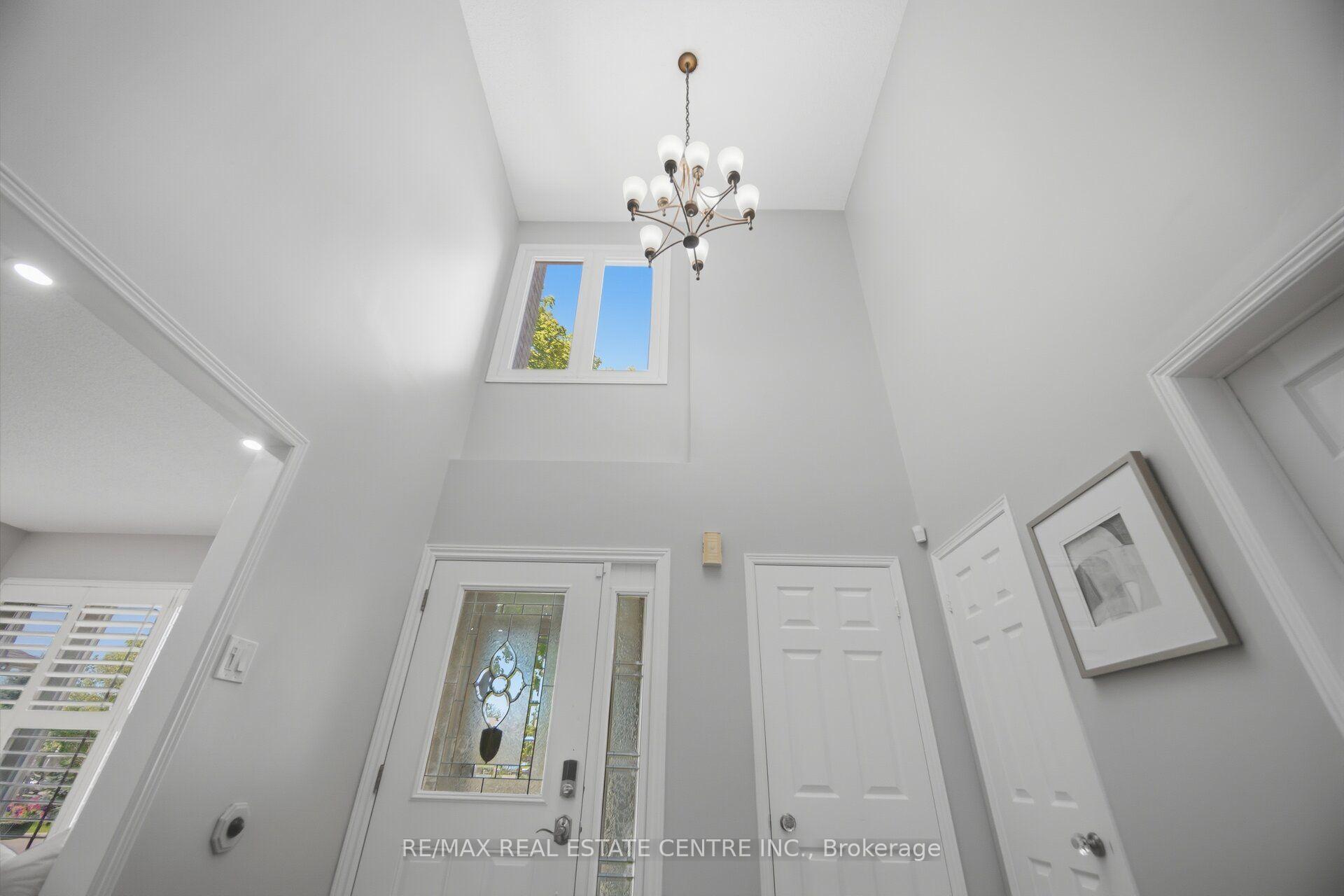 Photo 4 of 1558 Highbrook Avenue, Mississauga, East Credit — HOMEH