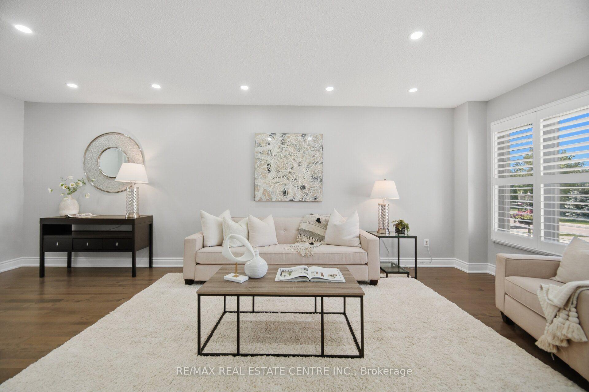 Photo 5 of 1558 Highbrook Avenue, Mississauga, East Credit — HOMEH