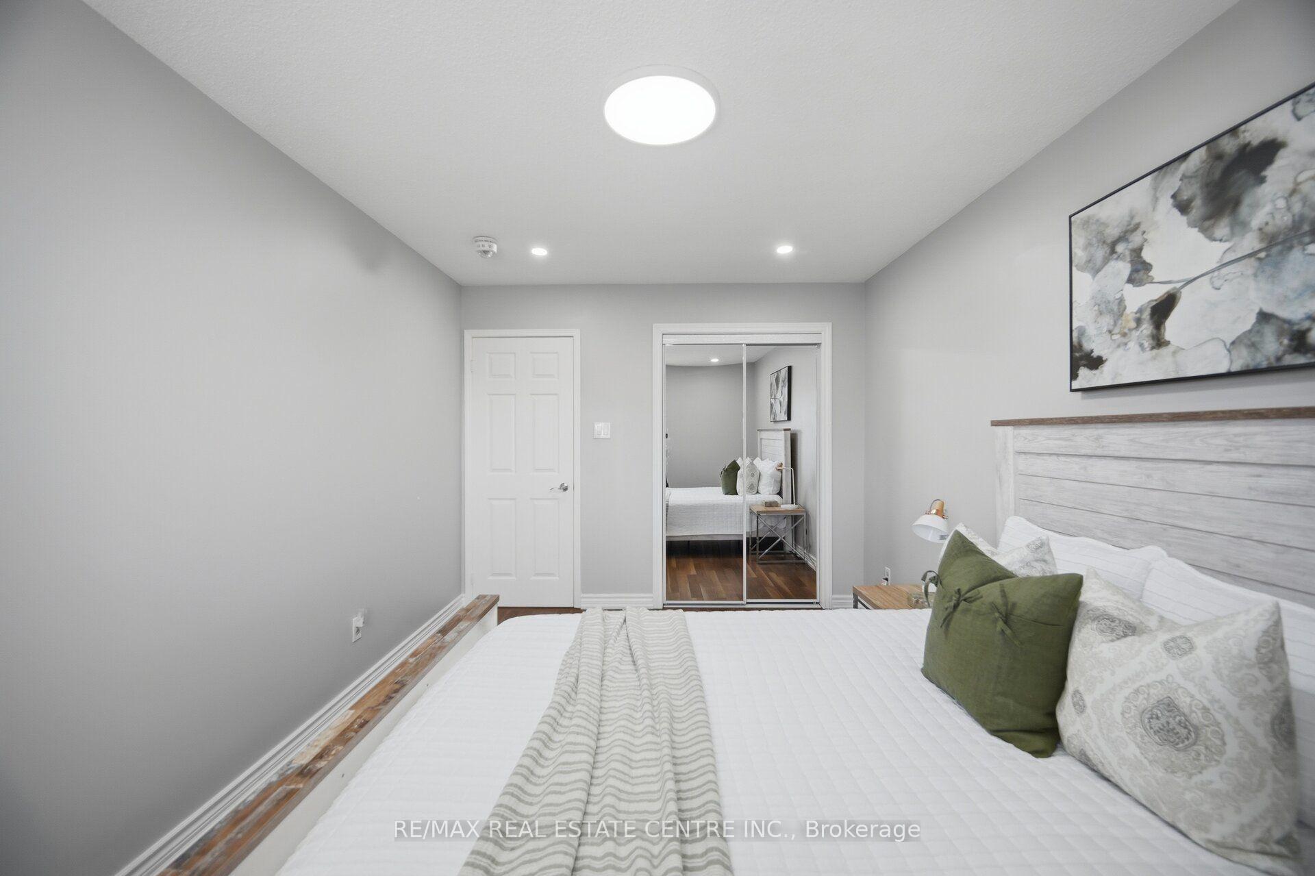 Photo 23 of 1558 Highbrook Avenue, Mississauga, East Credit — HOMEH