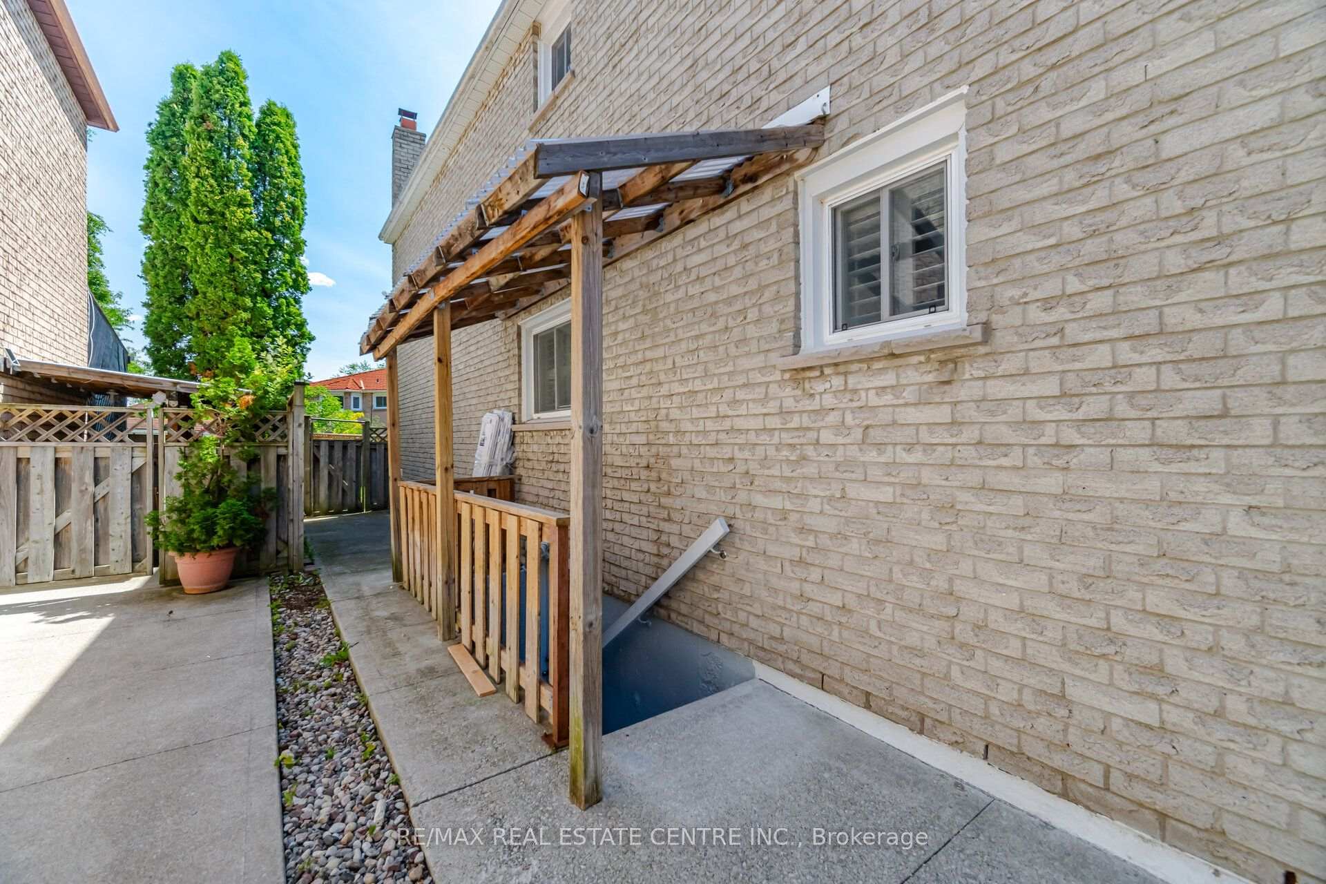 Photo 29 of 1558 Highbrook Avenue, Mississauga, East Credit — HOMEH