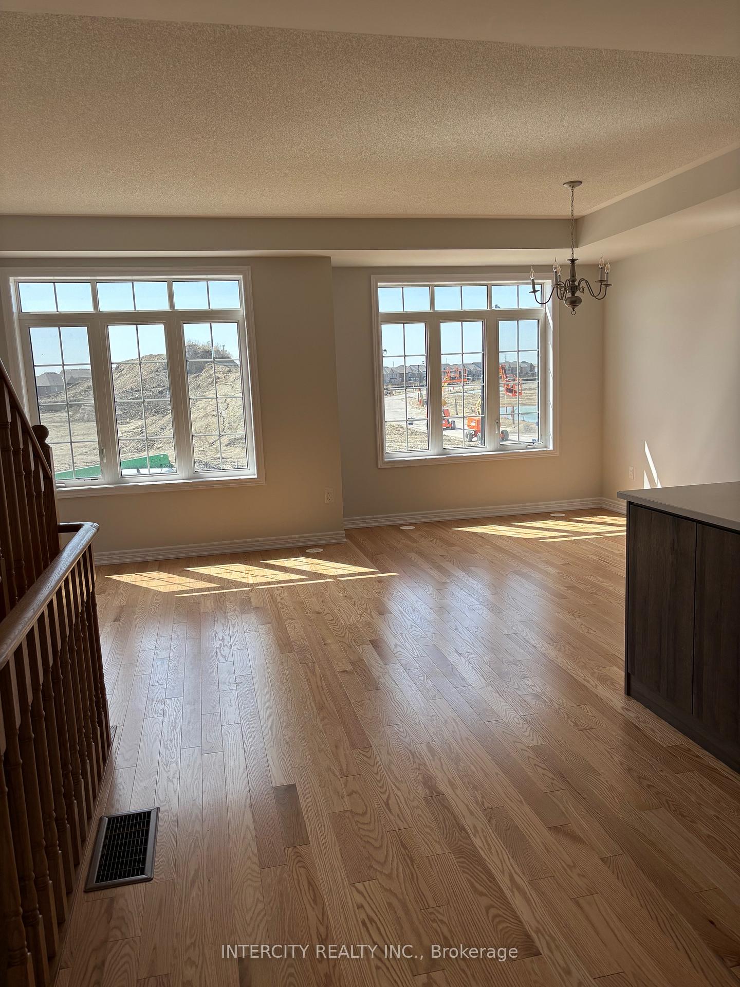 Photo 2 of 321 Inspire Boulevard, Brampton, Sandringham-Wellington North — HOMEH