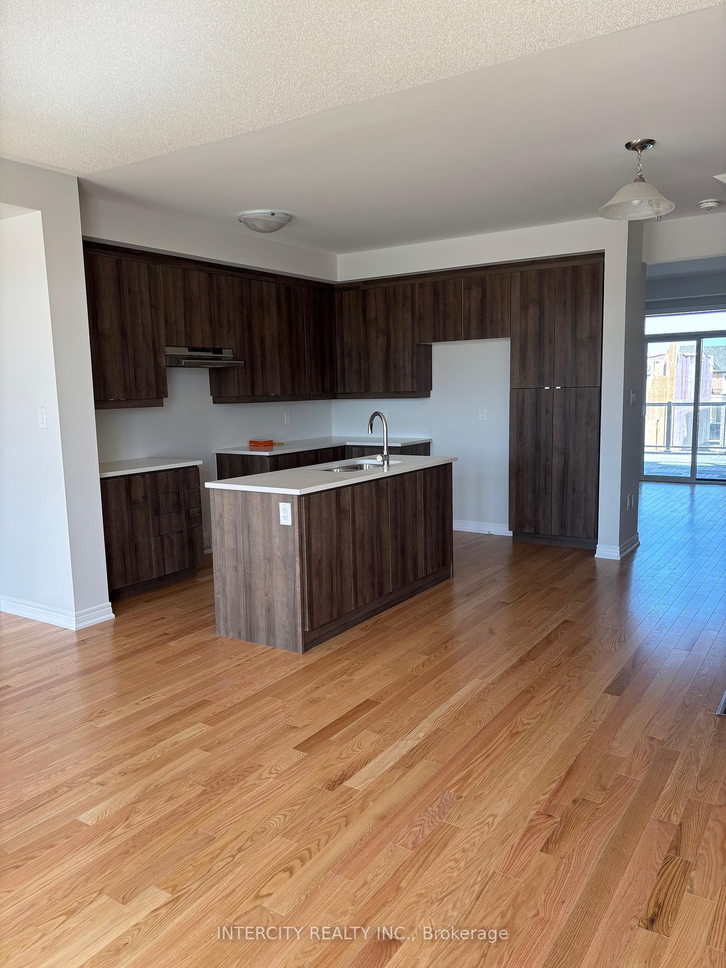 Photo 5 of 321 Inspire Boulevard, Brampton, Sandringham-Wellington North — HOMEH