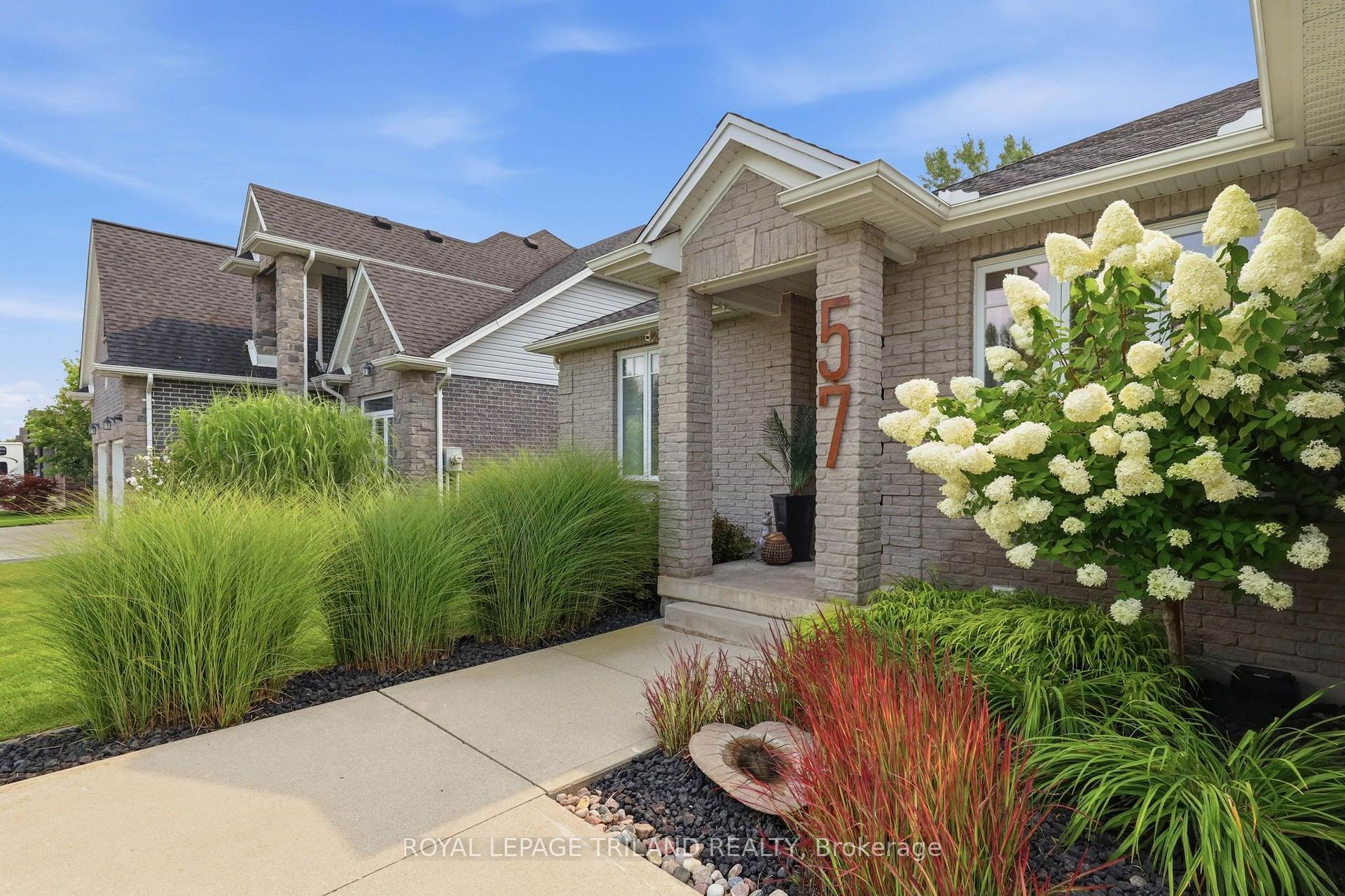 Photo 4 of 57 Caverhill Crescent, Middlesex Centre, Komoka — HOMEH
