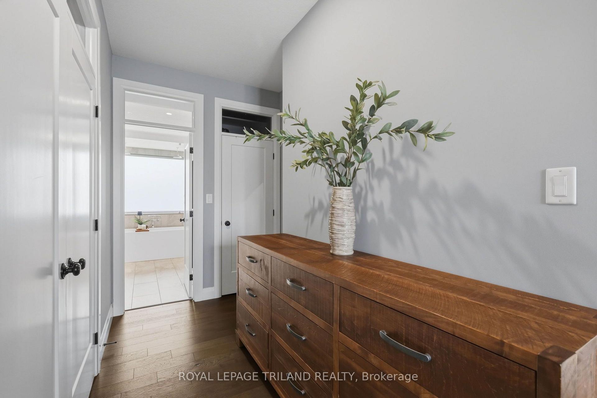 Photo 18 of 57 Caverhill Crescent, Middlesex Centre, Komoka — HOMEH
