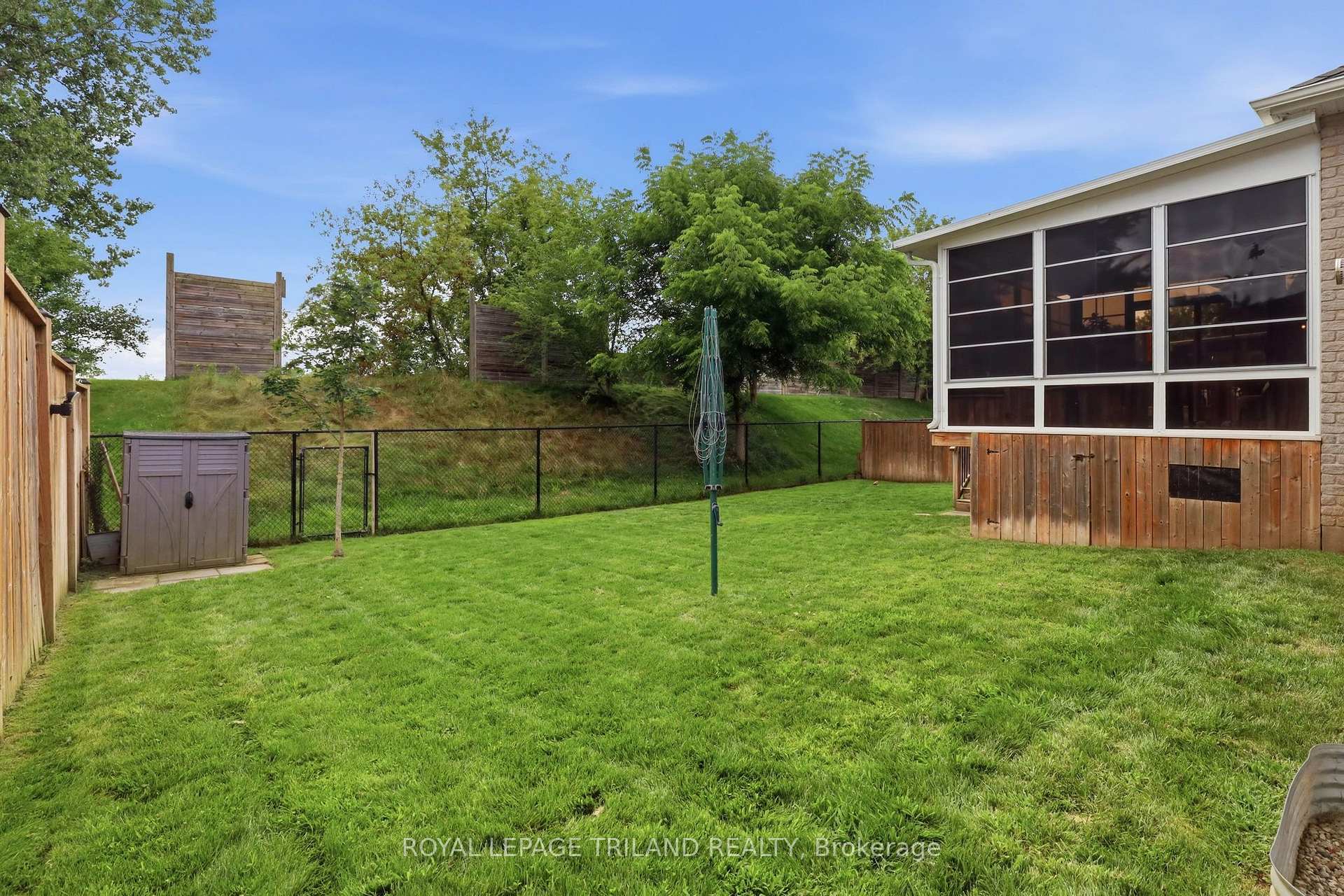 Photo 33 of 57 Caverhill Crescent, Middlesex Centre, Komoka — HOMEH