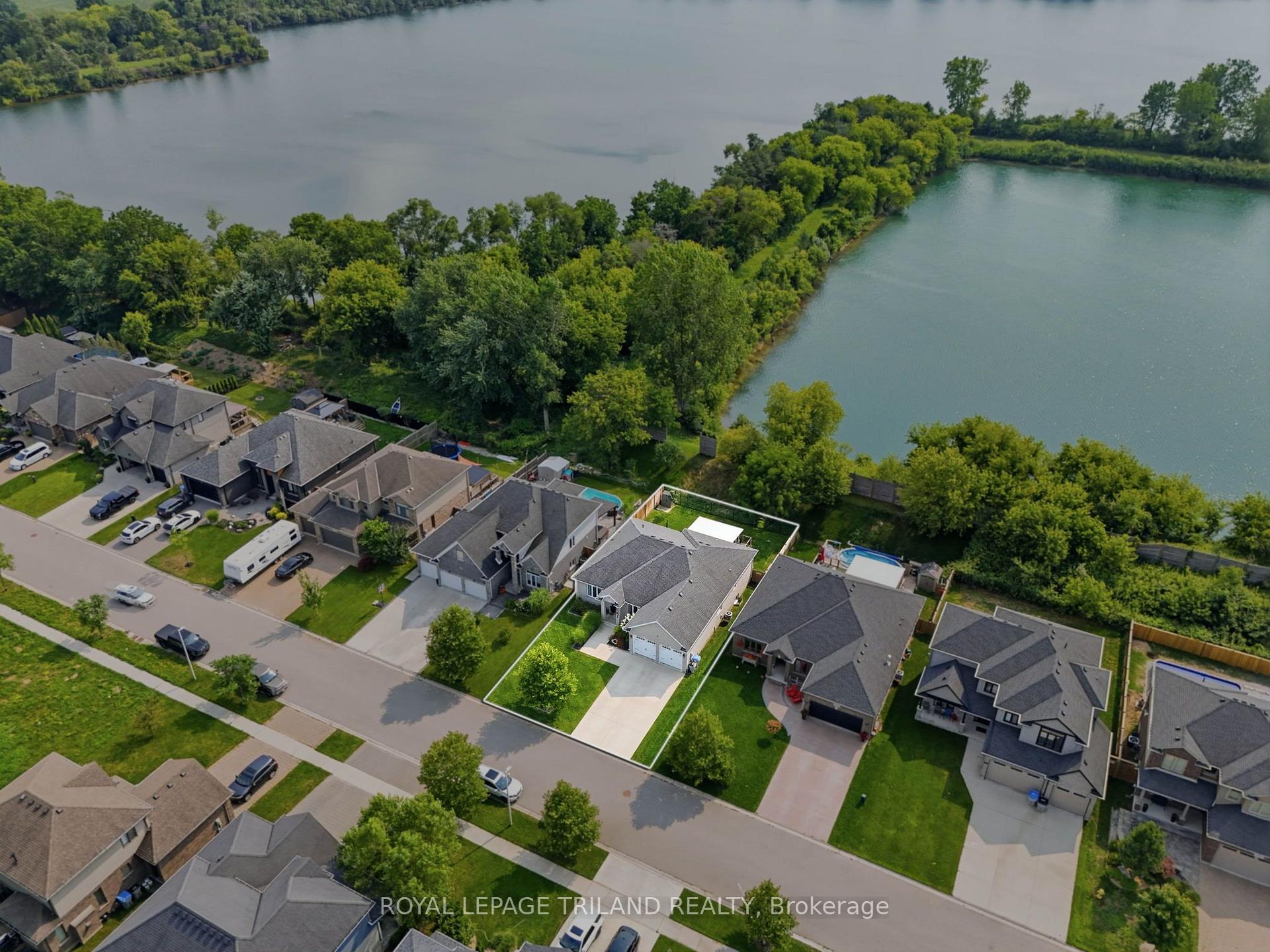 Photo 45 of 57 Caverhill Crescent, Middlesex Centre, Komoka — HOMEH