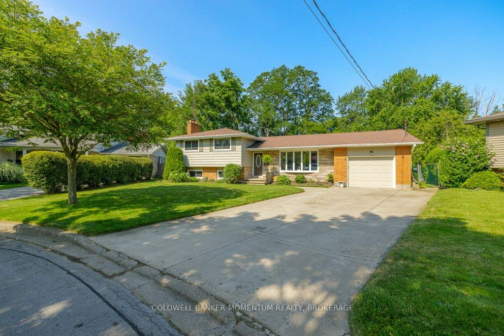 Photo 2 of 9 Heathcote Terrace, St. Catharines, Lakeshore — HOMEH